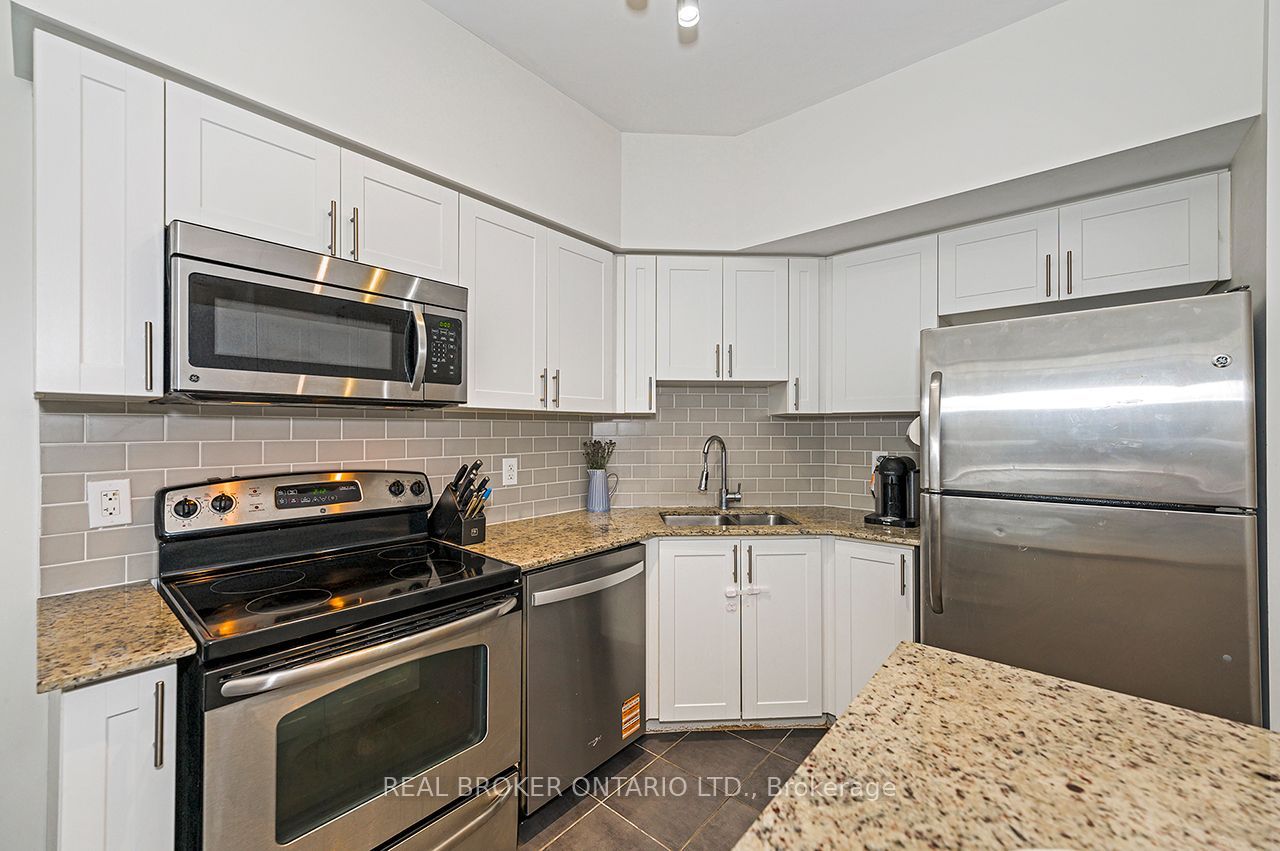 1940 Ironstone Drive 403, Burlington, ON L7L 0E4 photo 3