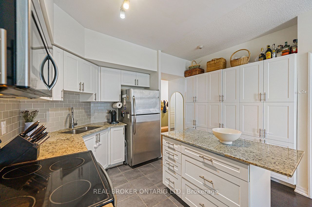 1940 Ironstone Drive 403, Burlington, ON L7L 0E4 photo 4