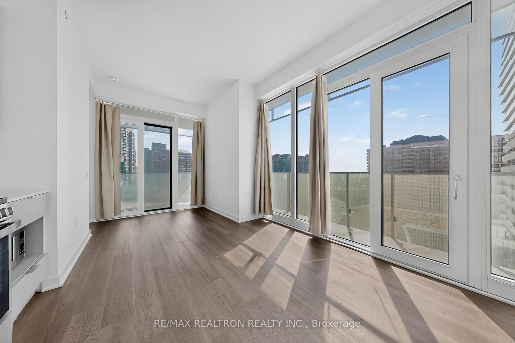 3900 Confederation Parkway 1203, Mississauga, ON L5B 0M3 photo 3