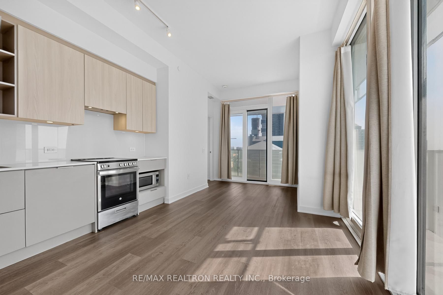 3900 Confederation Parkway 1203, Mississauga, ON L5B 0M3 photo 4