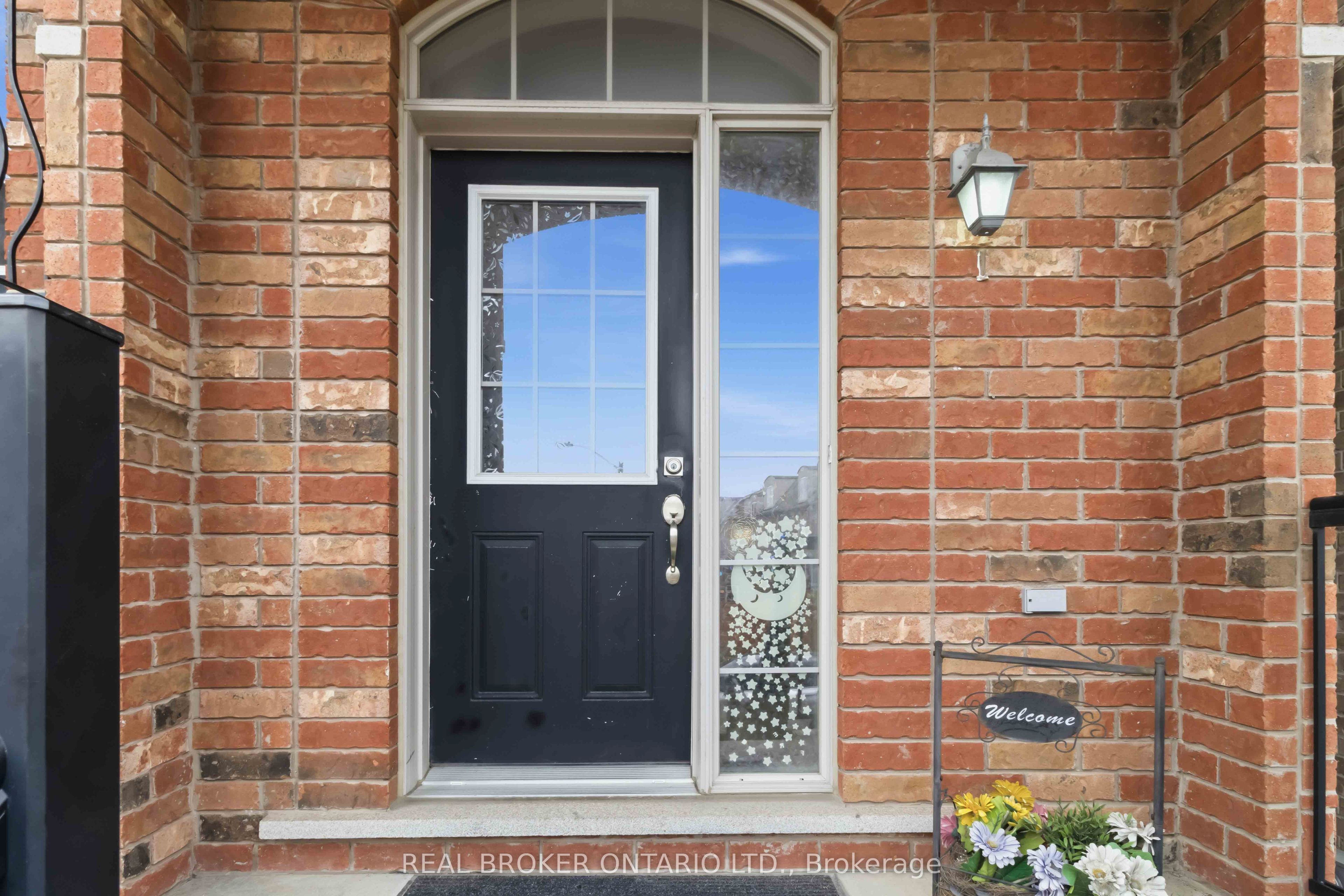 27 Mccartney Street MAIN, Toronto, ON M9M 0B8 photo 2