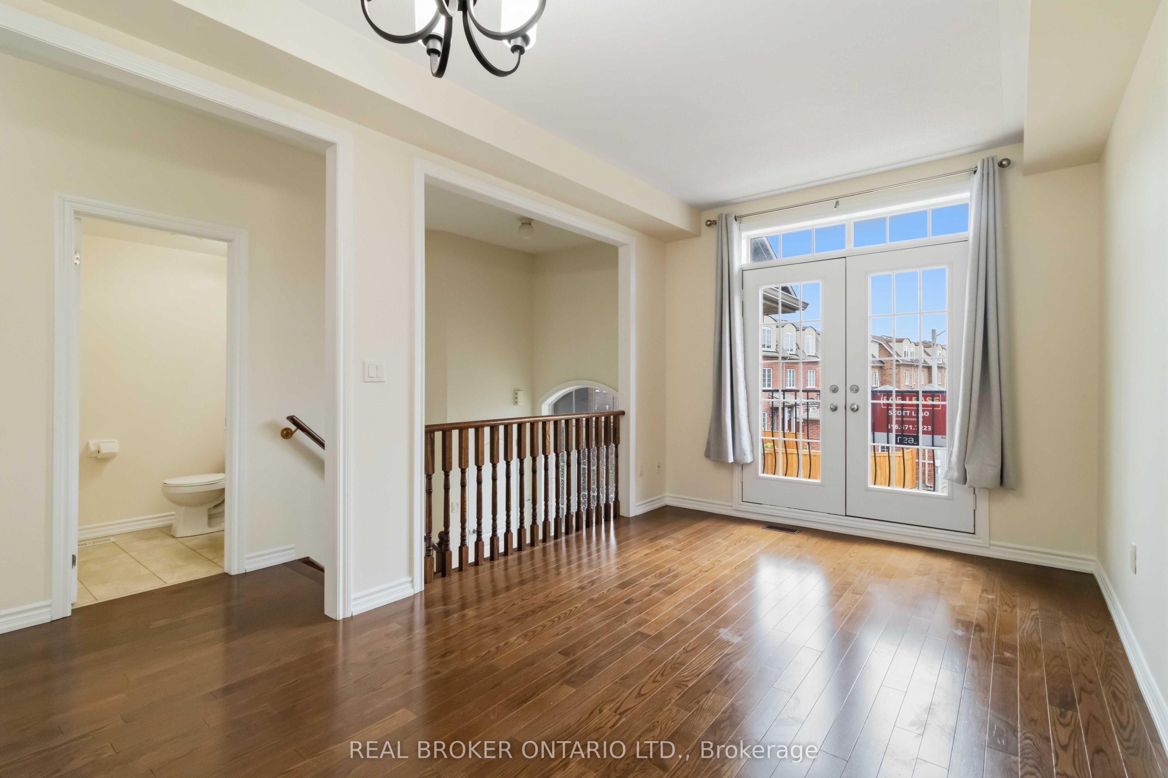 27 Mccartney Street MAIN, Toronto, ON M9M 0B8 photo 4