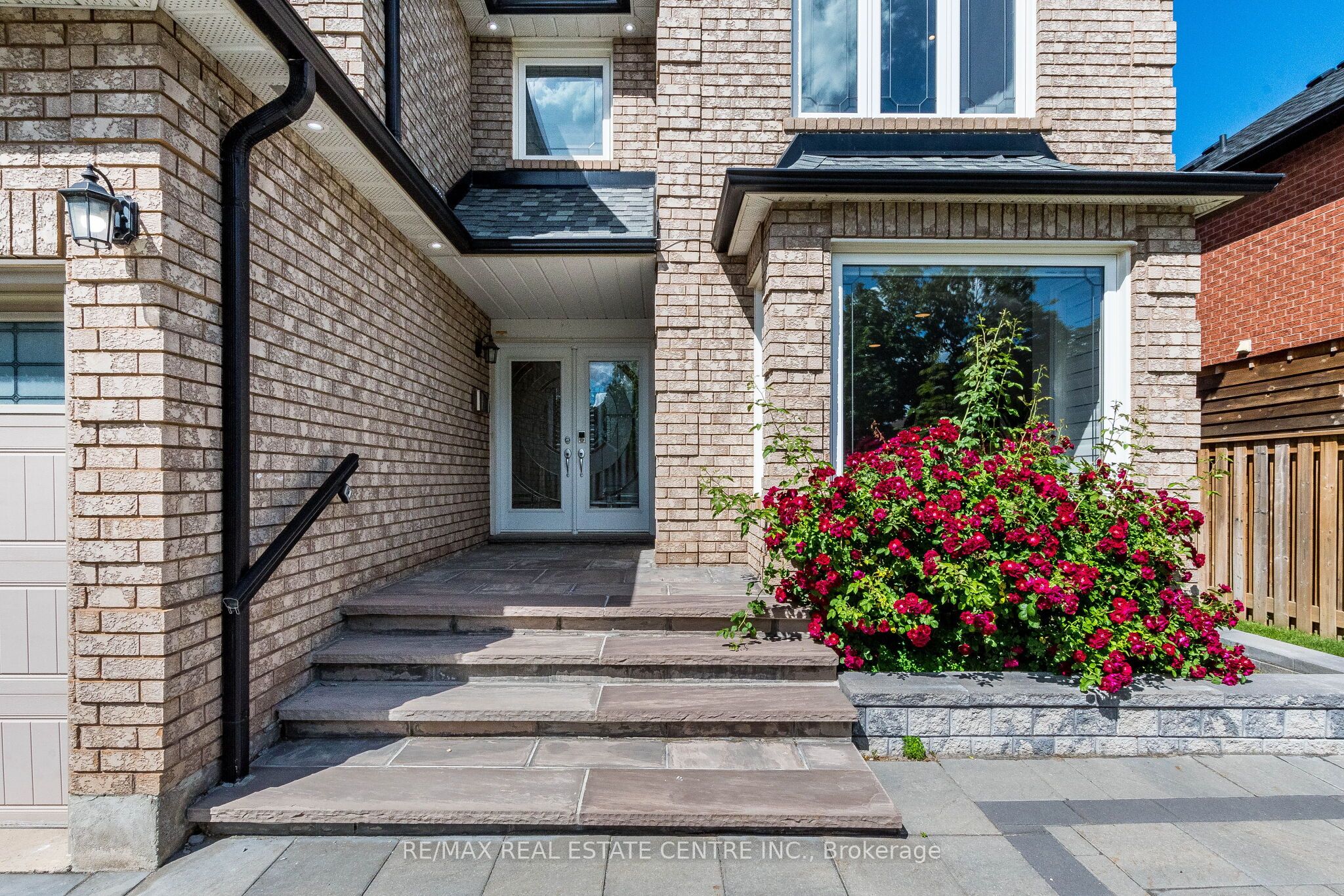 5937 Rayshaw Crescent, Mississauga, ON L5M 2P1 photo 3