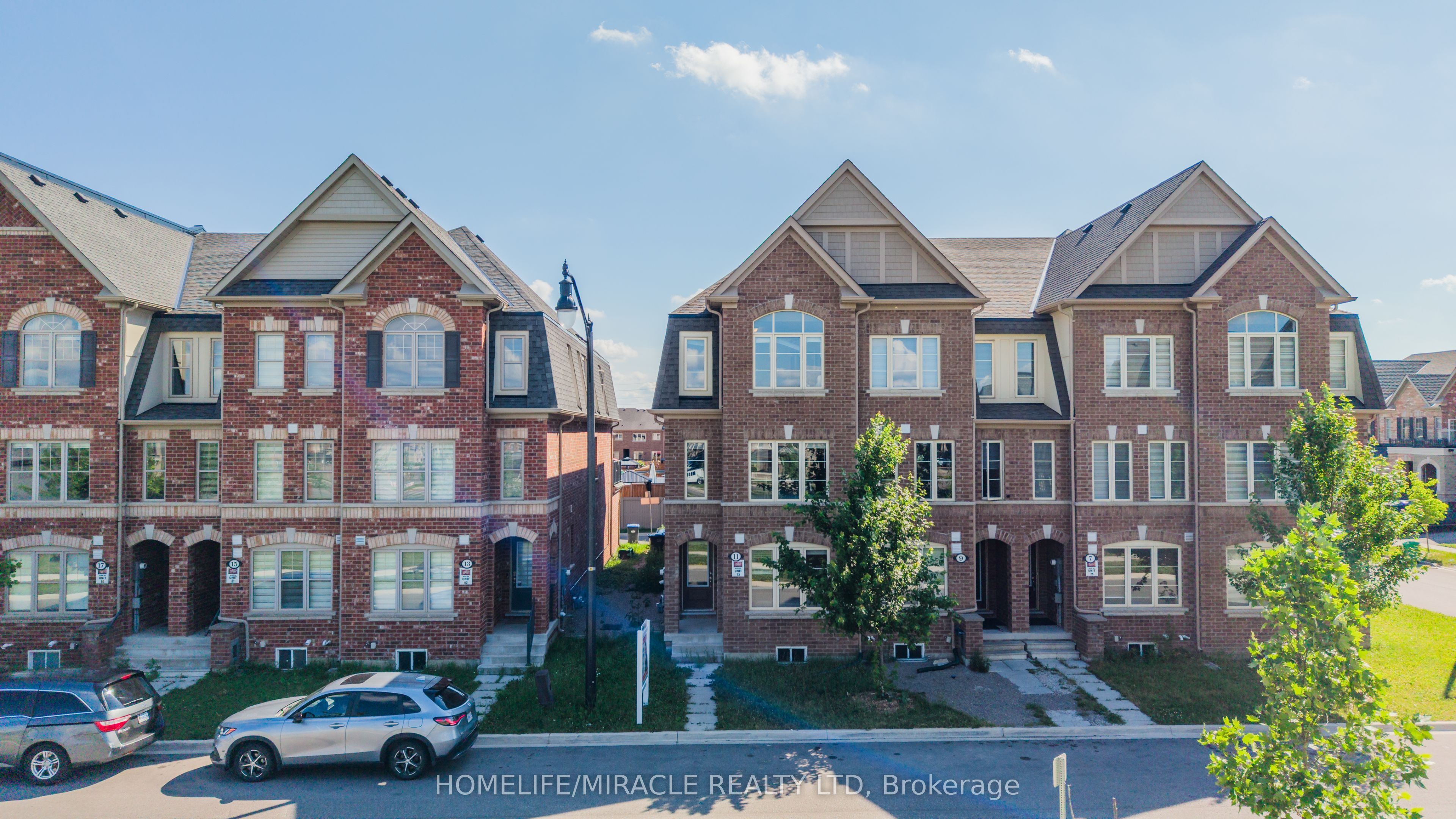 11 Finegan Circle, Brampton, ON L7A 4Z7 photo 4