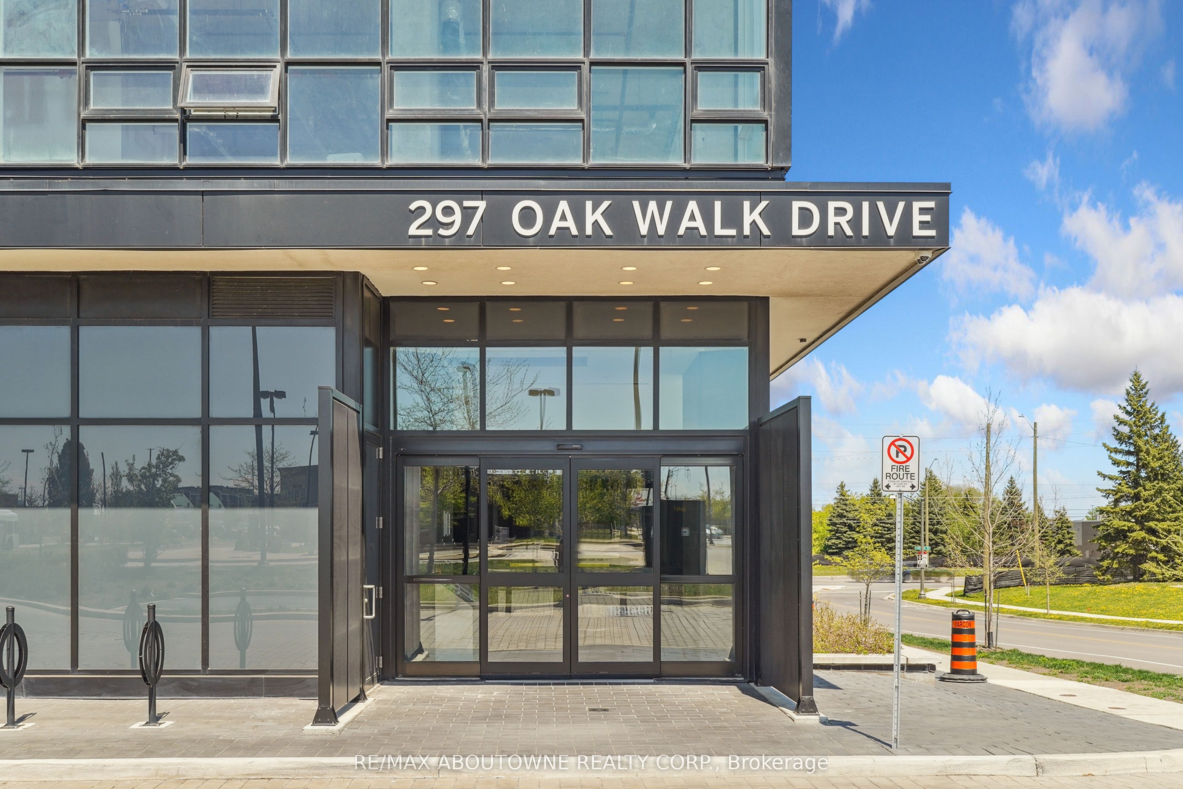 297 Oak Walk Drive 1605, Oakville, ON L6H 3R6