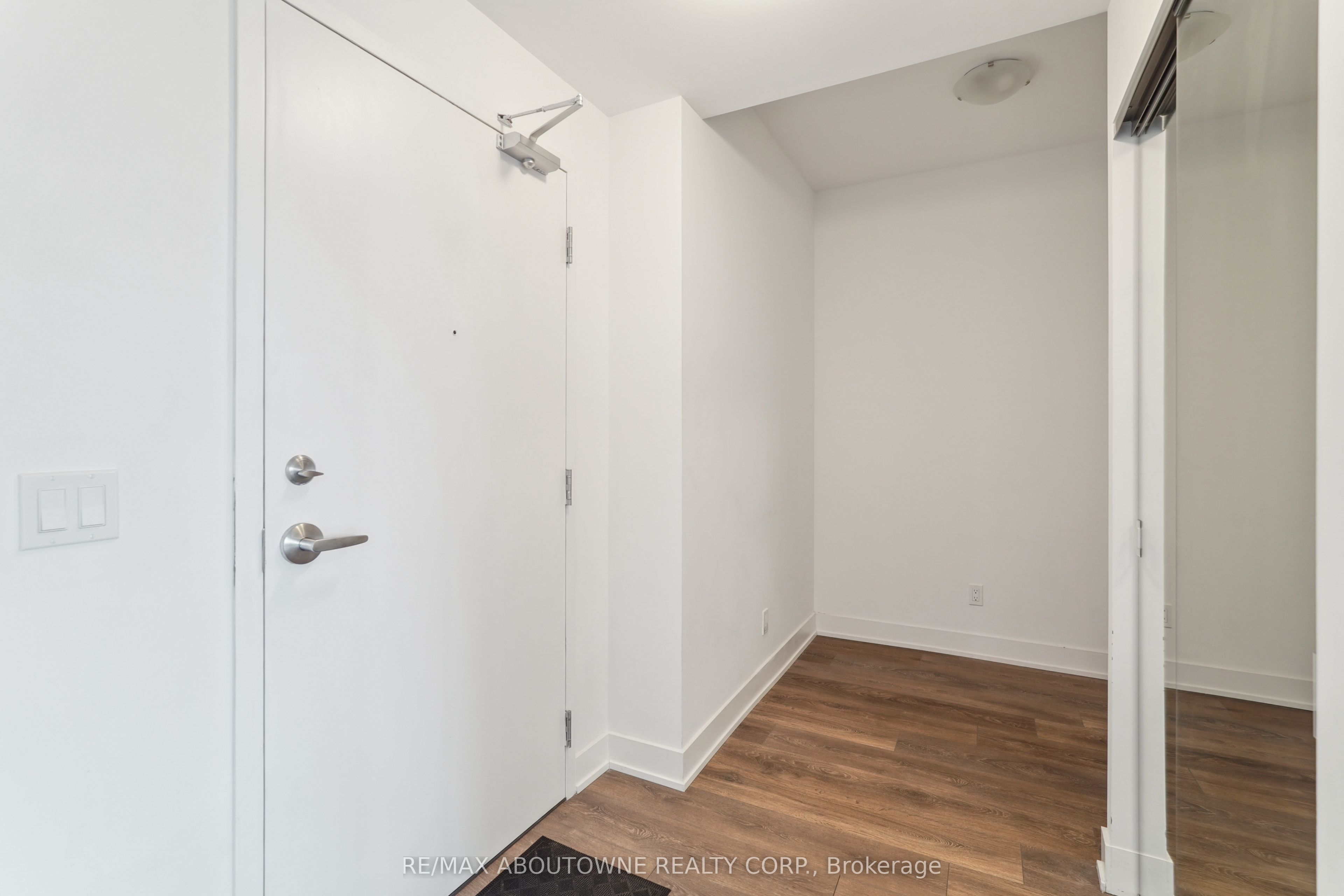 297 Oak Walk Drive 1605, Oakville, ON L6H 3R6 photo 4