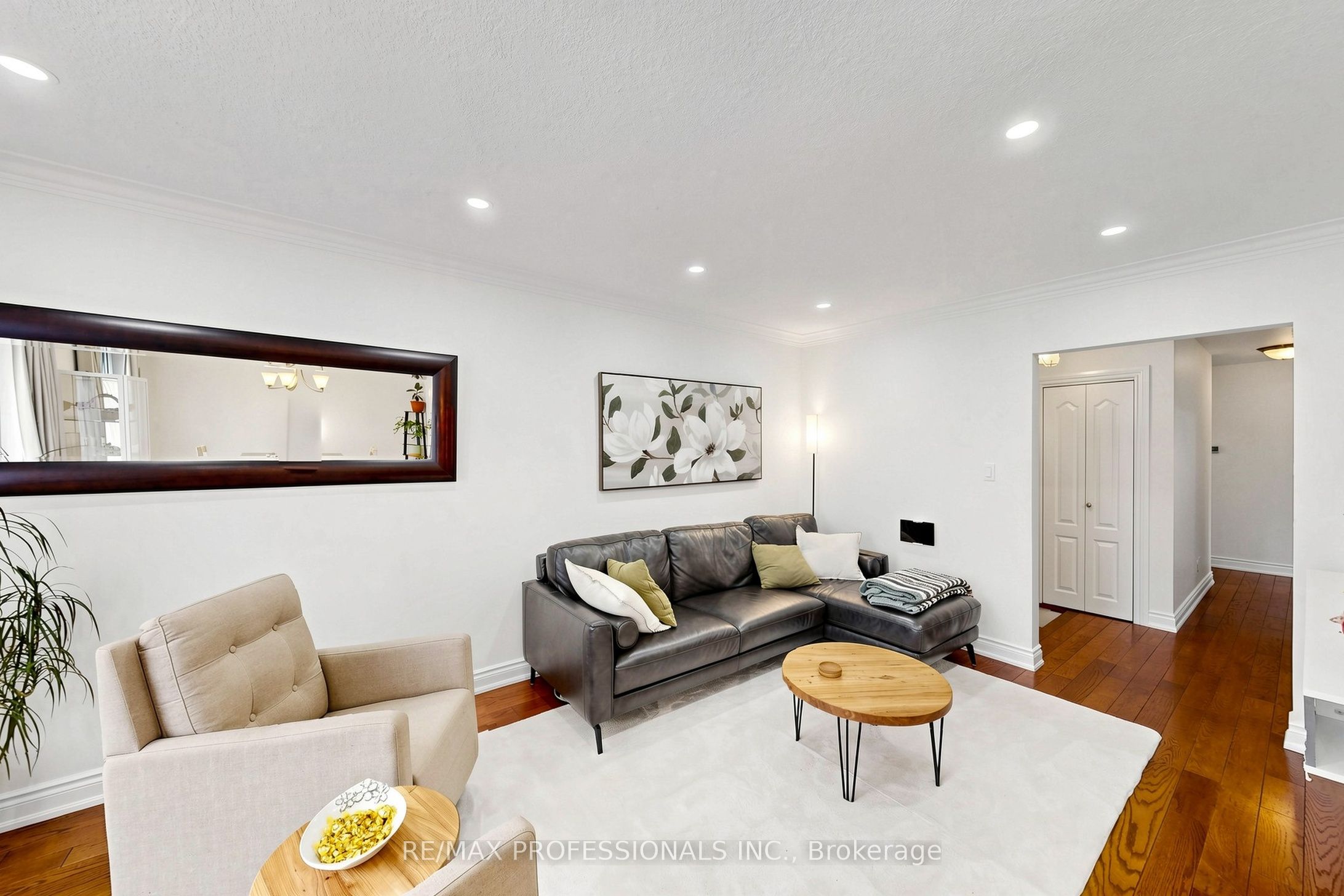 17 Barwell Crescent, Toronto, ON M9W 2W4 photo 3