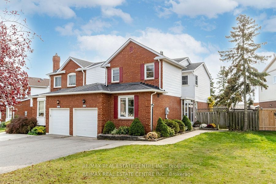 2046 Glenada Crescent, Oakville, ON L6H 4M3