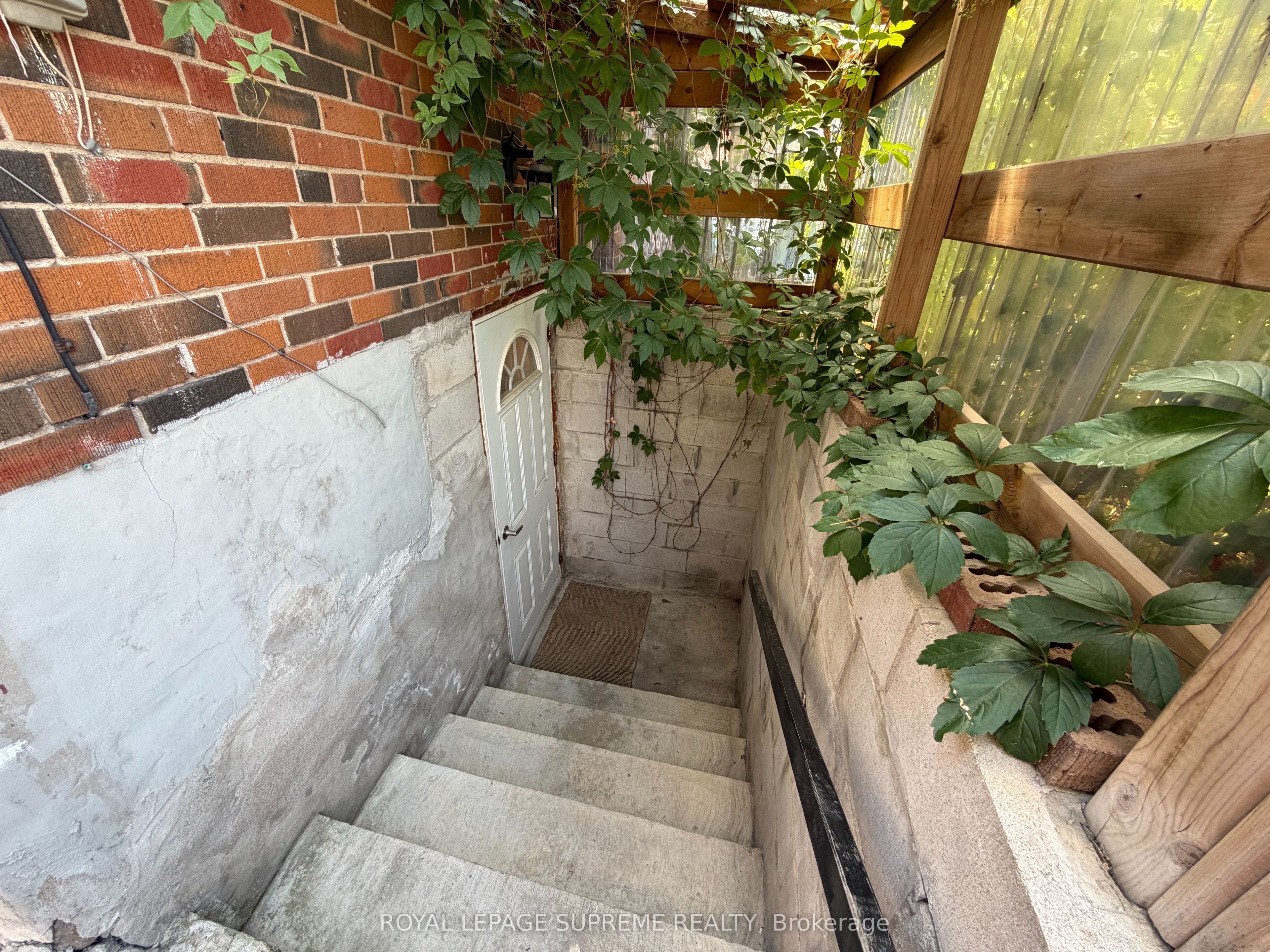 1074 Briar Hill Avenue Bsmt, Toronto, ON M6B 1M7 photo 2