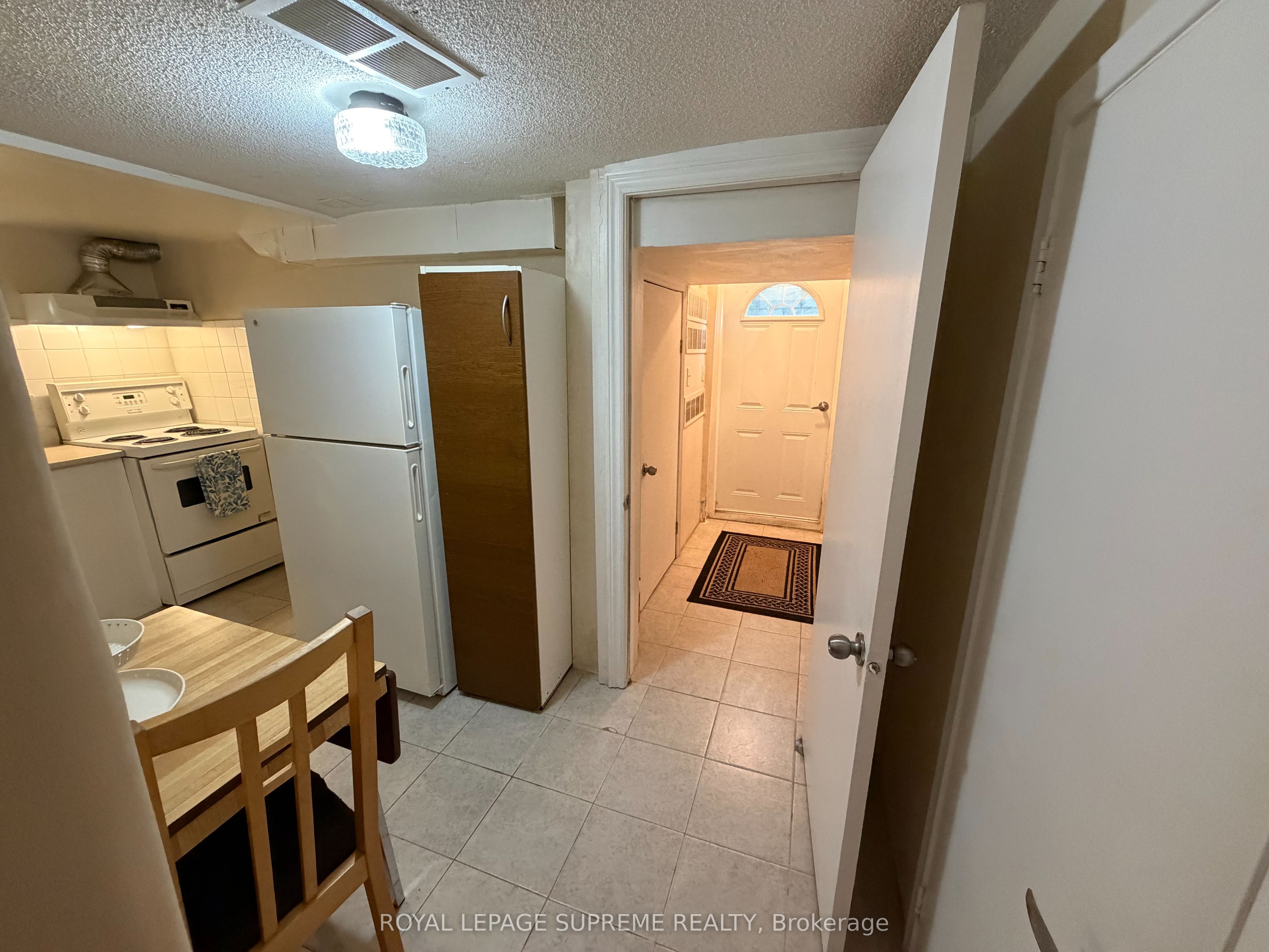 1074 Briar Hill Avenue Bsmt, Toronto, ON M6B 1M7 photo 3