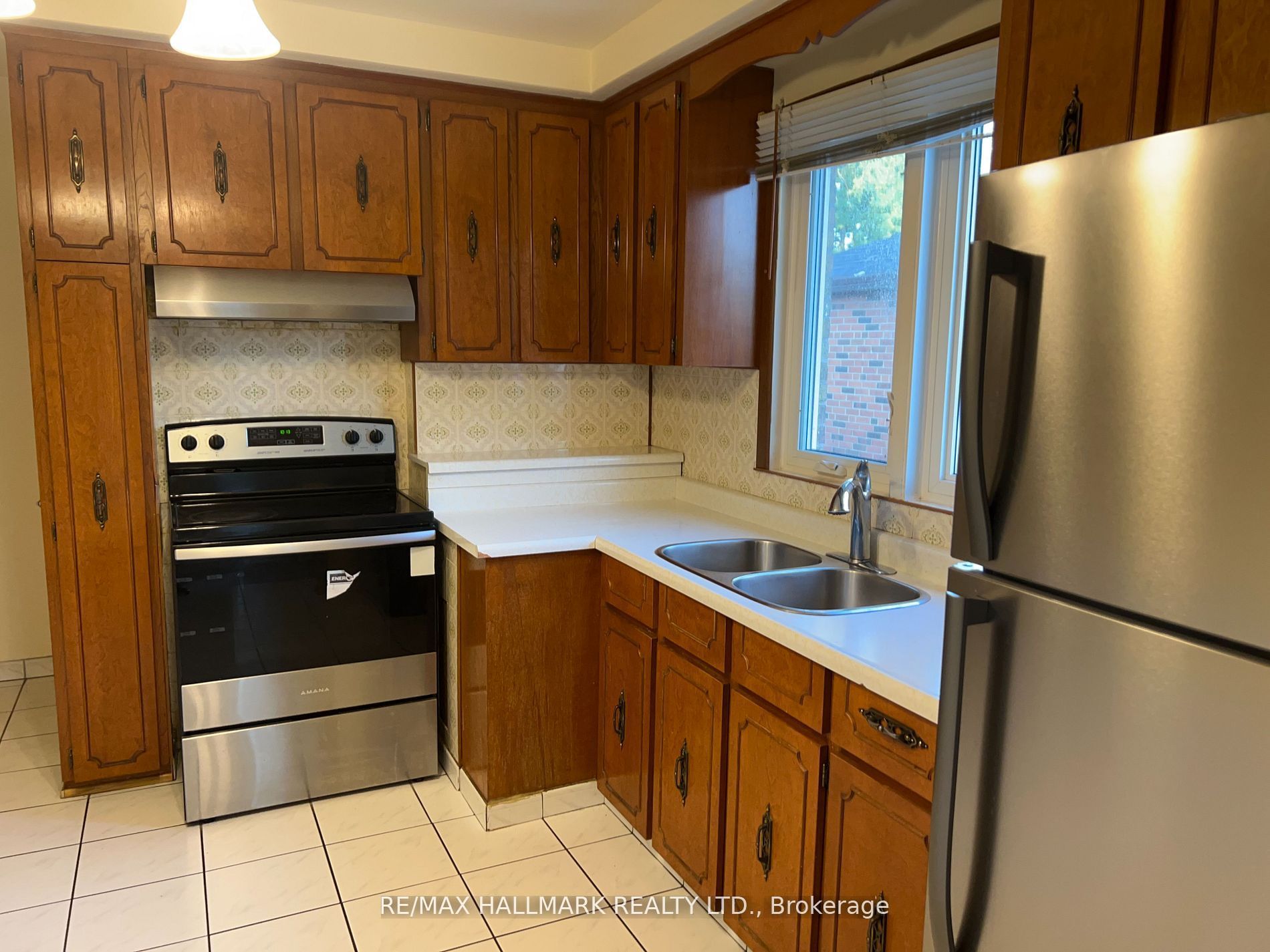 9 Macleod Street, Toronto, ON M6L 2M7 photo 3