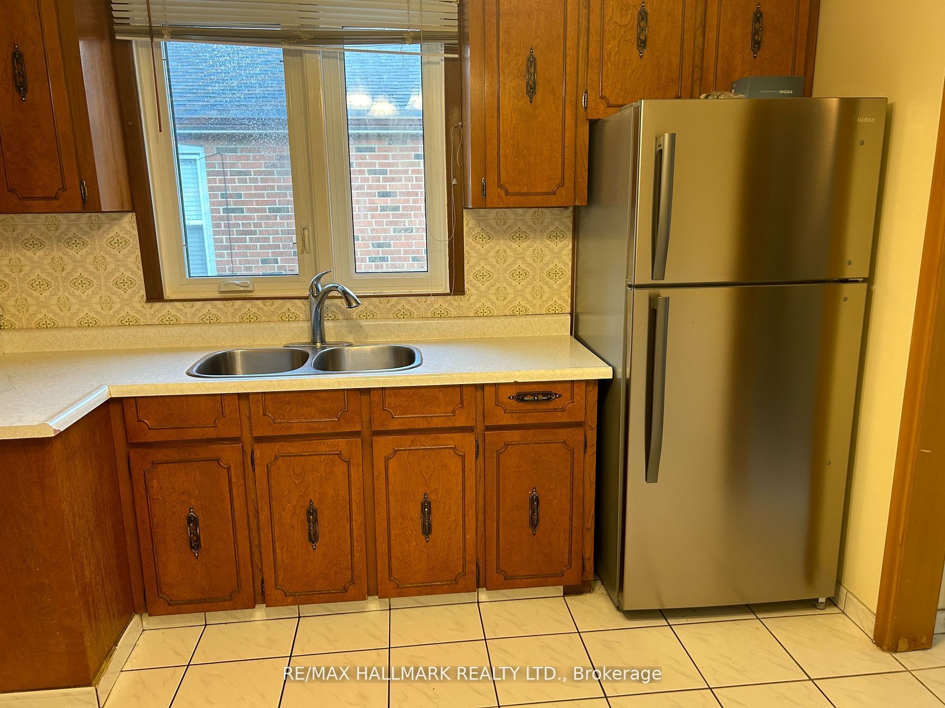 9 Macleod Street, Toronto, ON M6L 2M7 photo 4