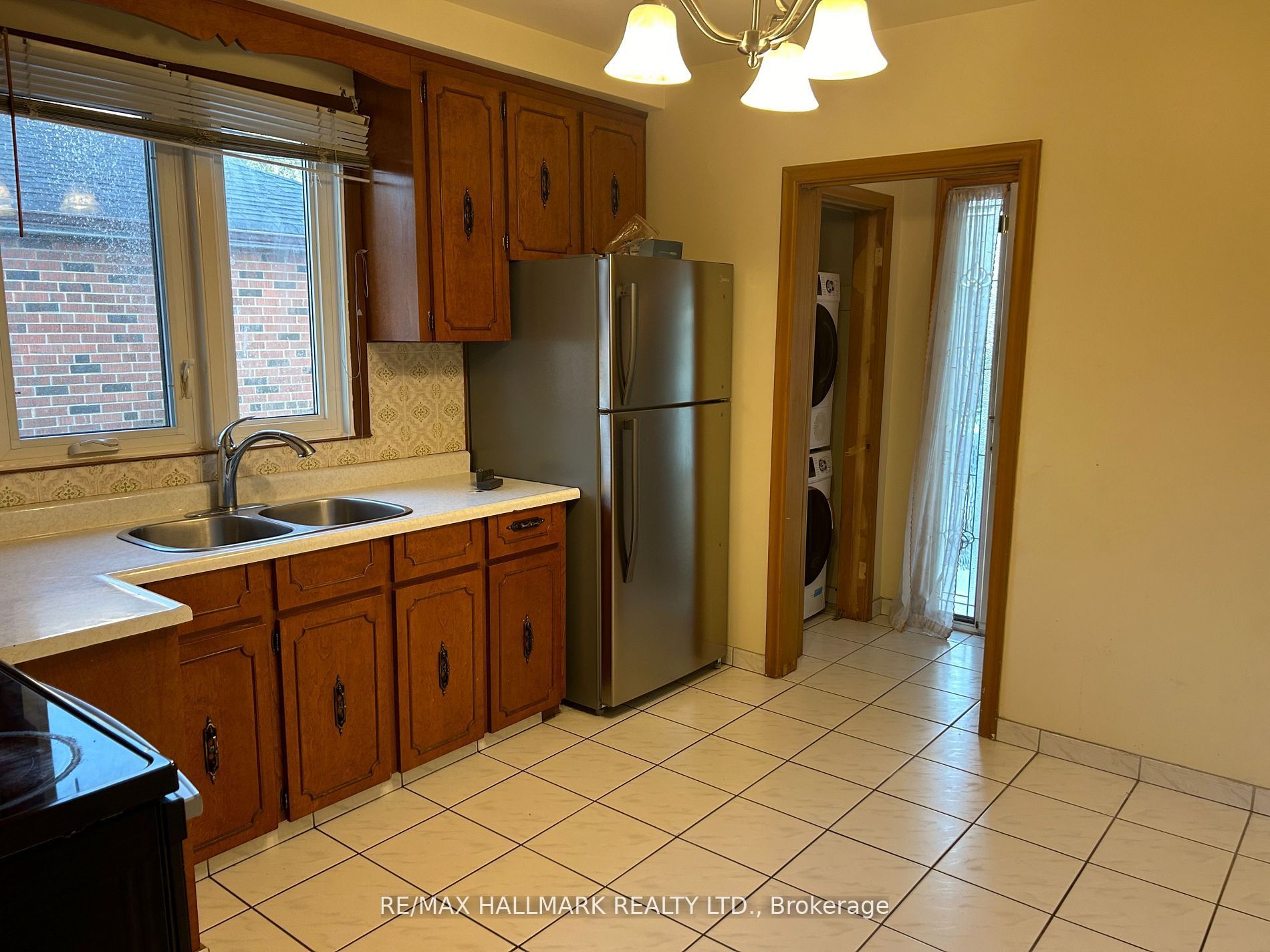 9 Macleod Street, Toronto, ON M6L 2M7 photo 5