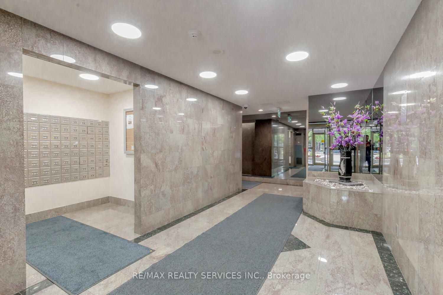 30 Malta Avenue 308, Brampton, ON L6Y 4S5 photo 3