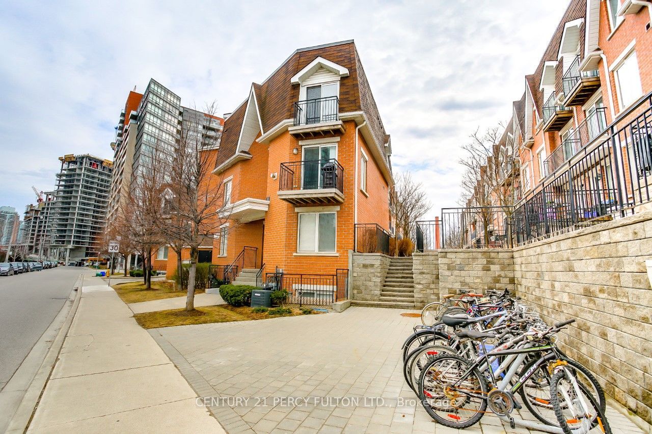 20 Machells Avenue N 112, Toronto, ON M6K 3H8 photo 2