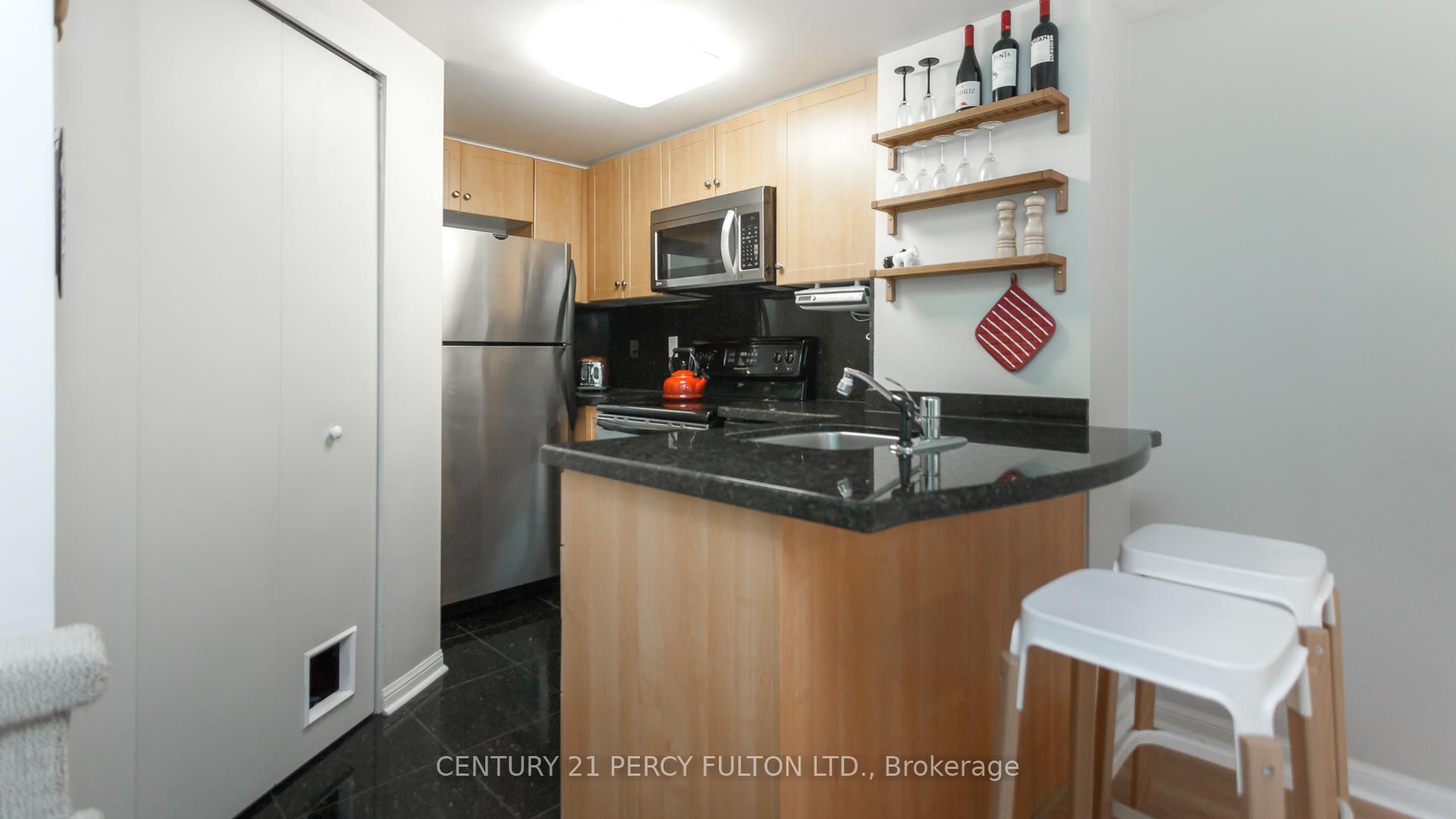 20 Machells Avenue N 112, Toronto, ON M6K 3H8 photo 3