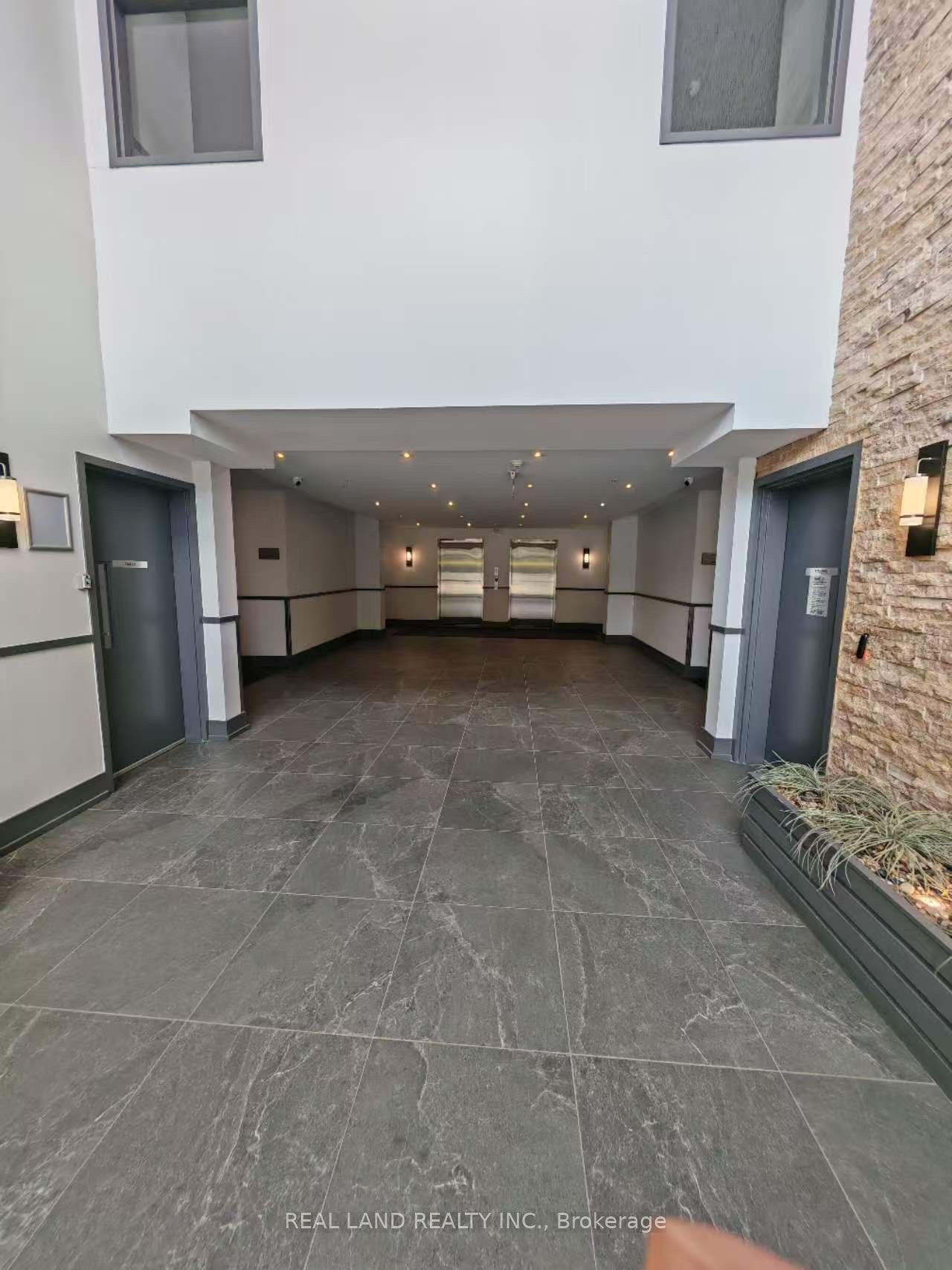 570 Lolita Gardens 127, Mississauga, ON L5A 0A1 photo 3