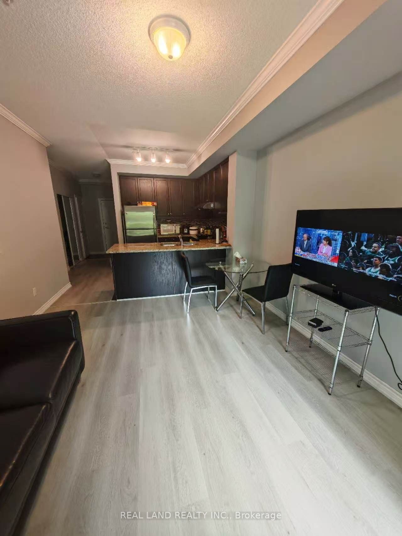 570 Lolita Gardens 127, Mississauga, ON L5A 0A1 photo 4