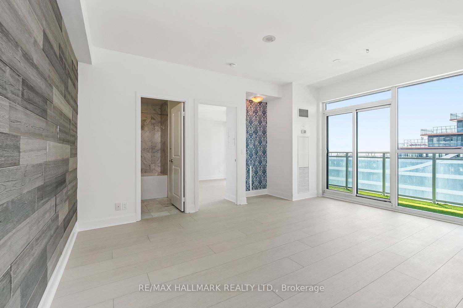 33 Shore Breeze Drive 701, Toronto, ON M8V 0G1 photo 2