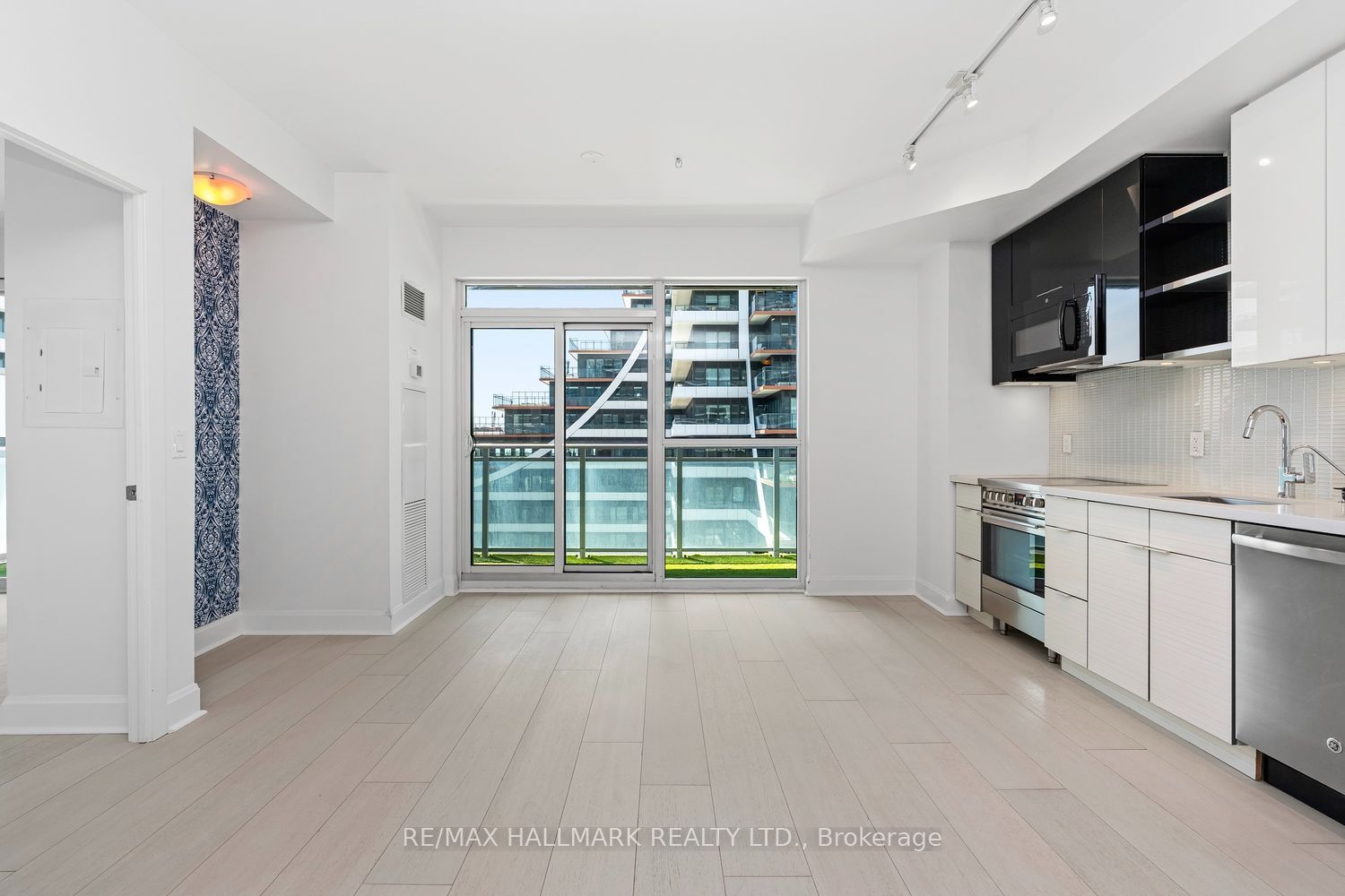 33 Shore Breeze Drive 701, Toronto, ON M8V 0G1 photo 3