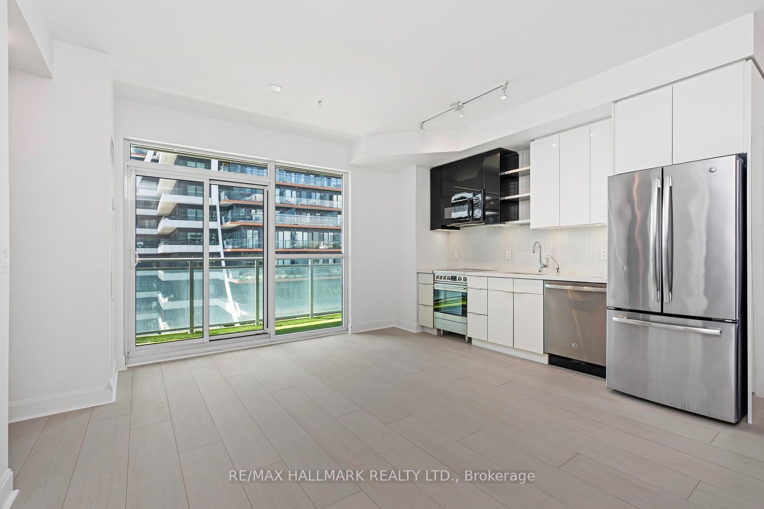 33 Shore Breeze Drive 701, Toronto, ON M8V 0G1 photo 4