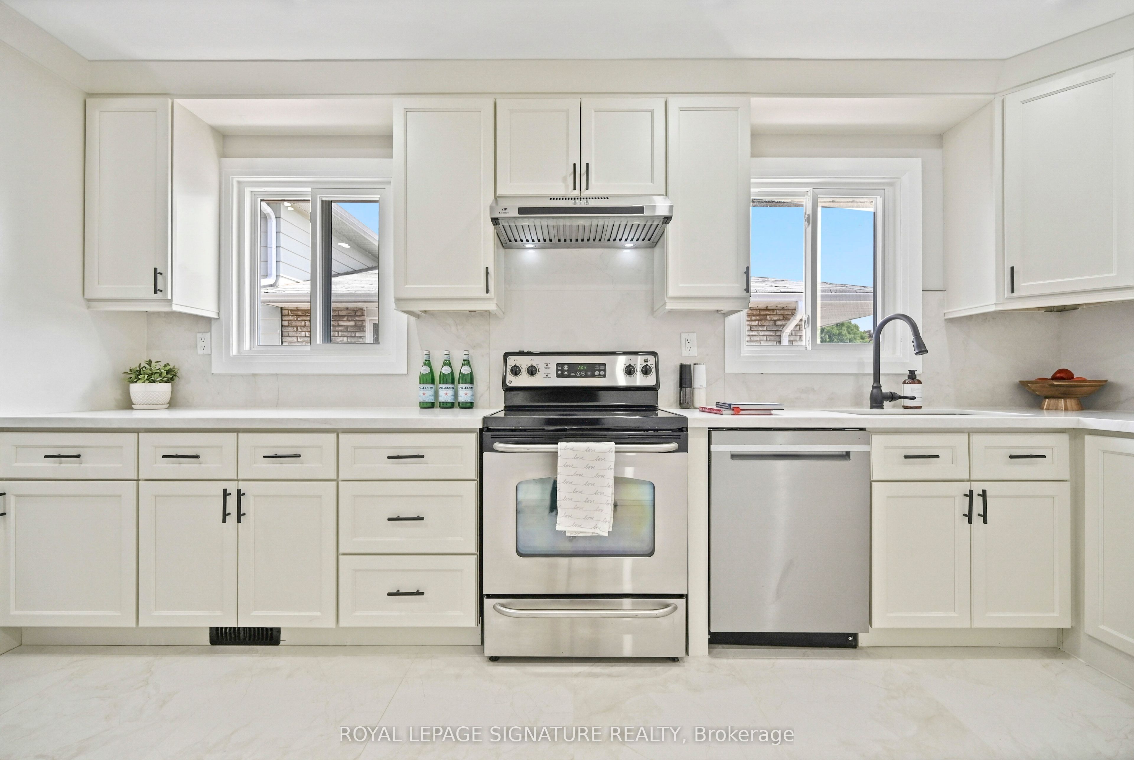 23 Abell Drive, Brampton, ON L5V 2W1 photo 2