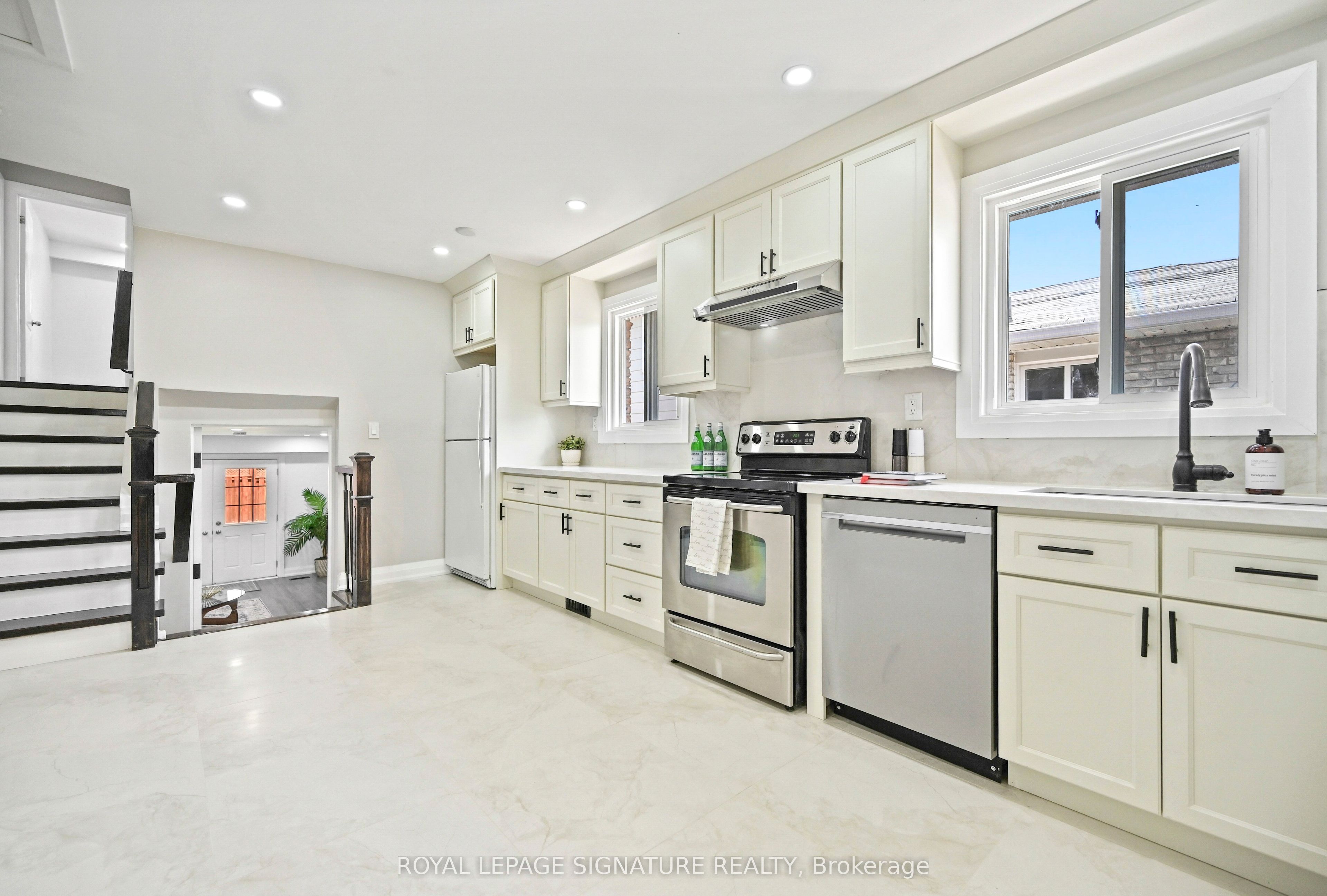 23 Abell Drive, Brampton, ON L5V 2W1 photo 4