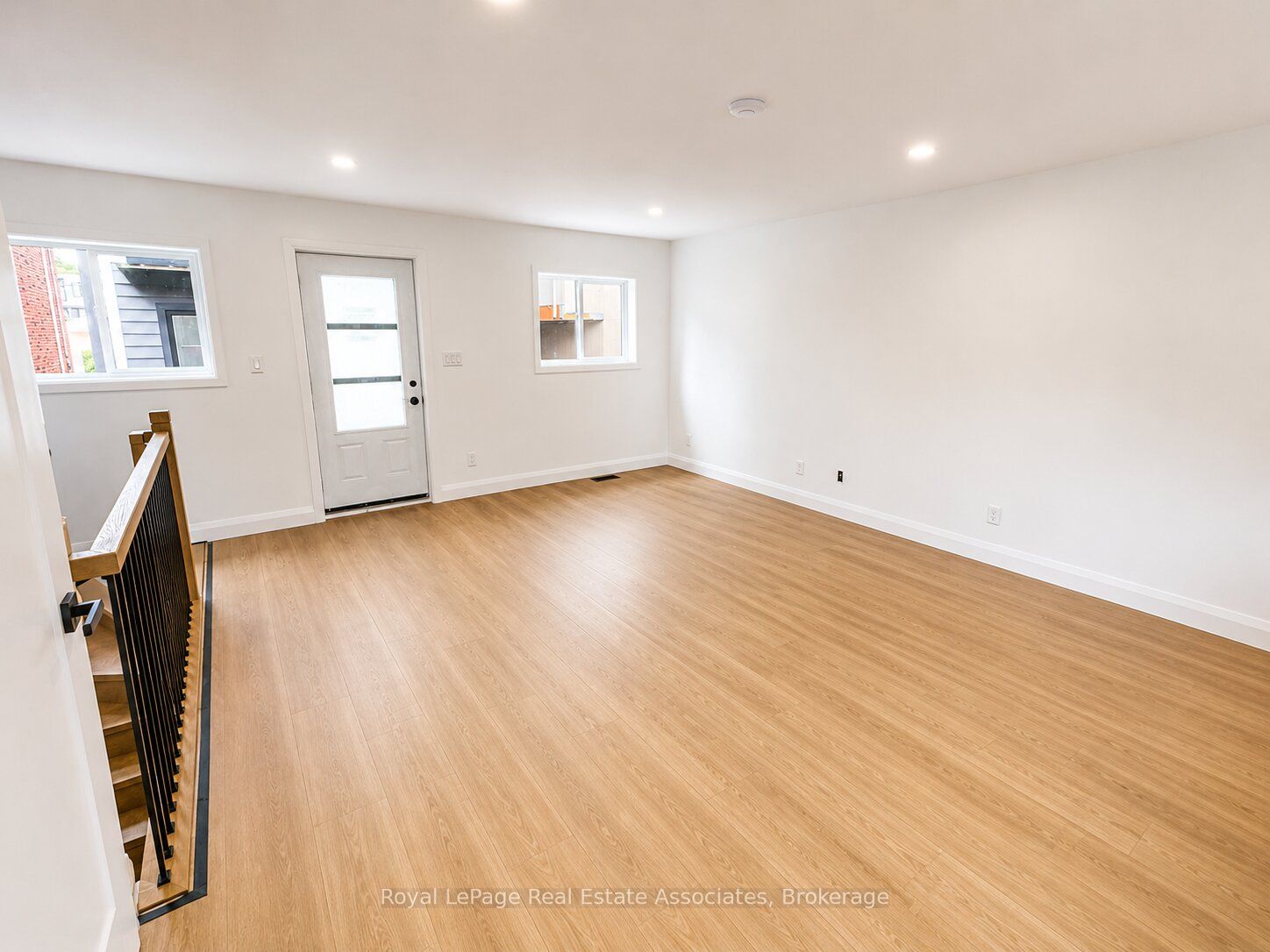 17 White Avenue 1 GS, Toronto, ON M6N 1S7 photo 4