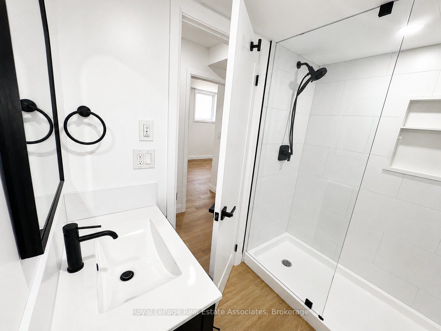 17 White Avenue 1 GS, Toronto, ON M6N 1S7 photo 5