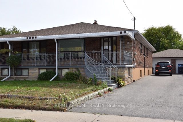 9 Elnathan Crescent Bsmt, Toronto, ON M9L 2G2 photo 2