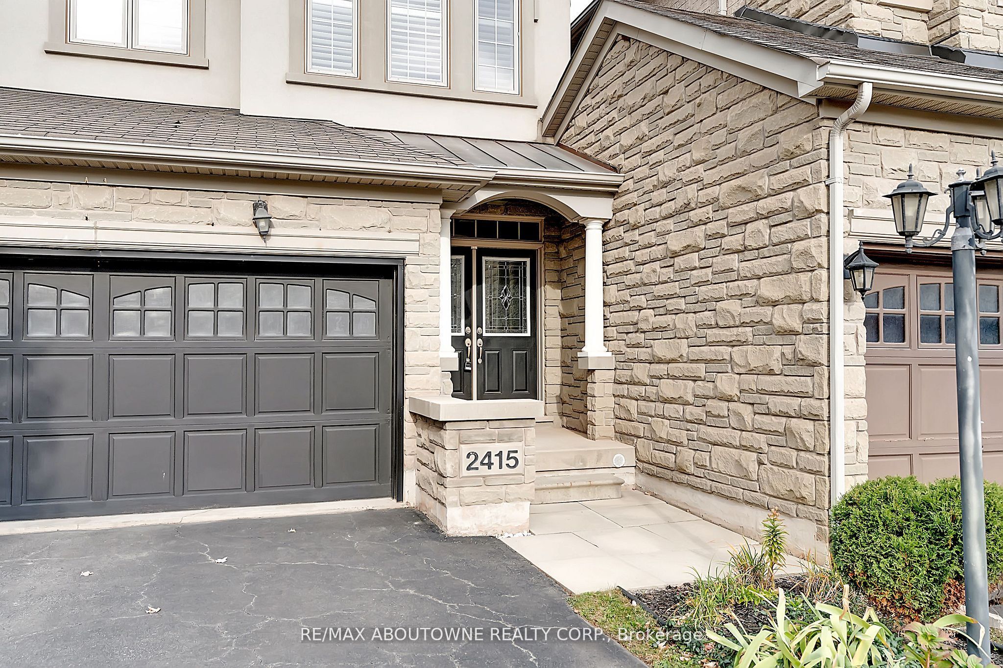 2415 Presquile Drive, Oakville, ON L6H 0A7 photo 3