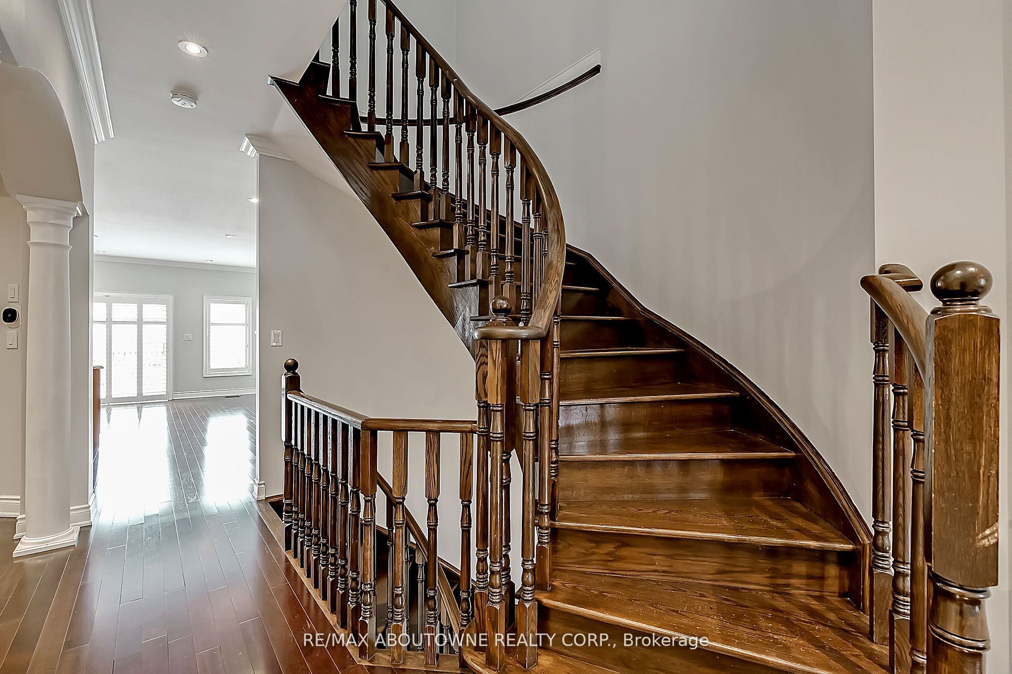 2415 Presquile Drive, Oakville, ON L6H 0A7 photo 4