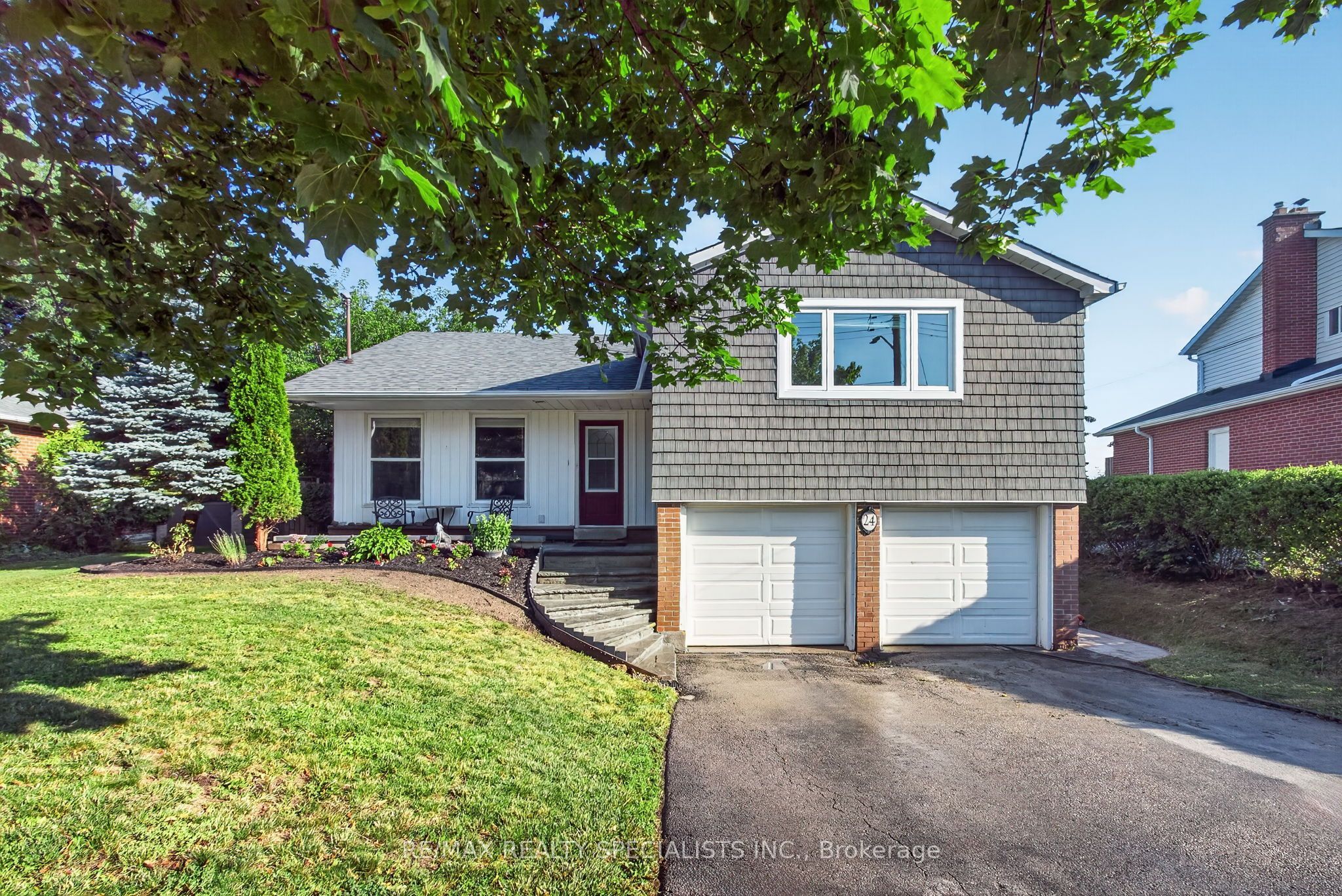 24 Regan Crescent, Halton Hills, ON L7G 1B1 photo 2
