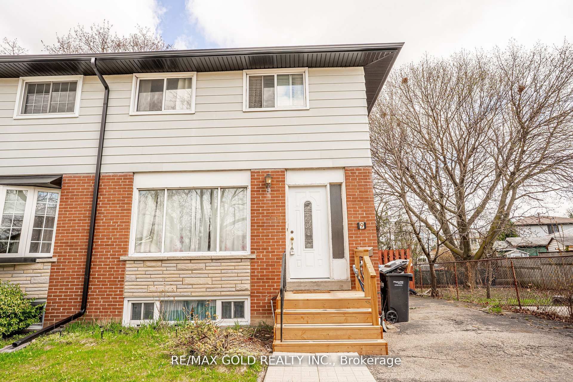 9 Mordon Court, Brampton, ON L6V 2B5 photo 4