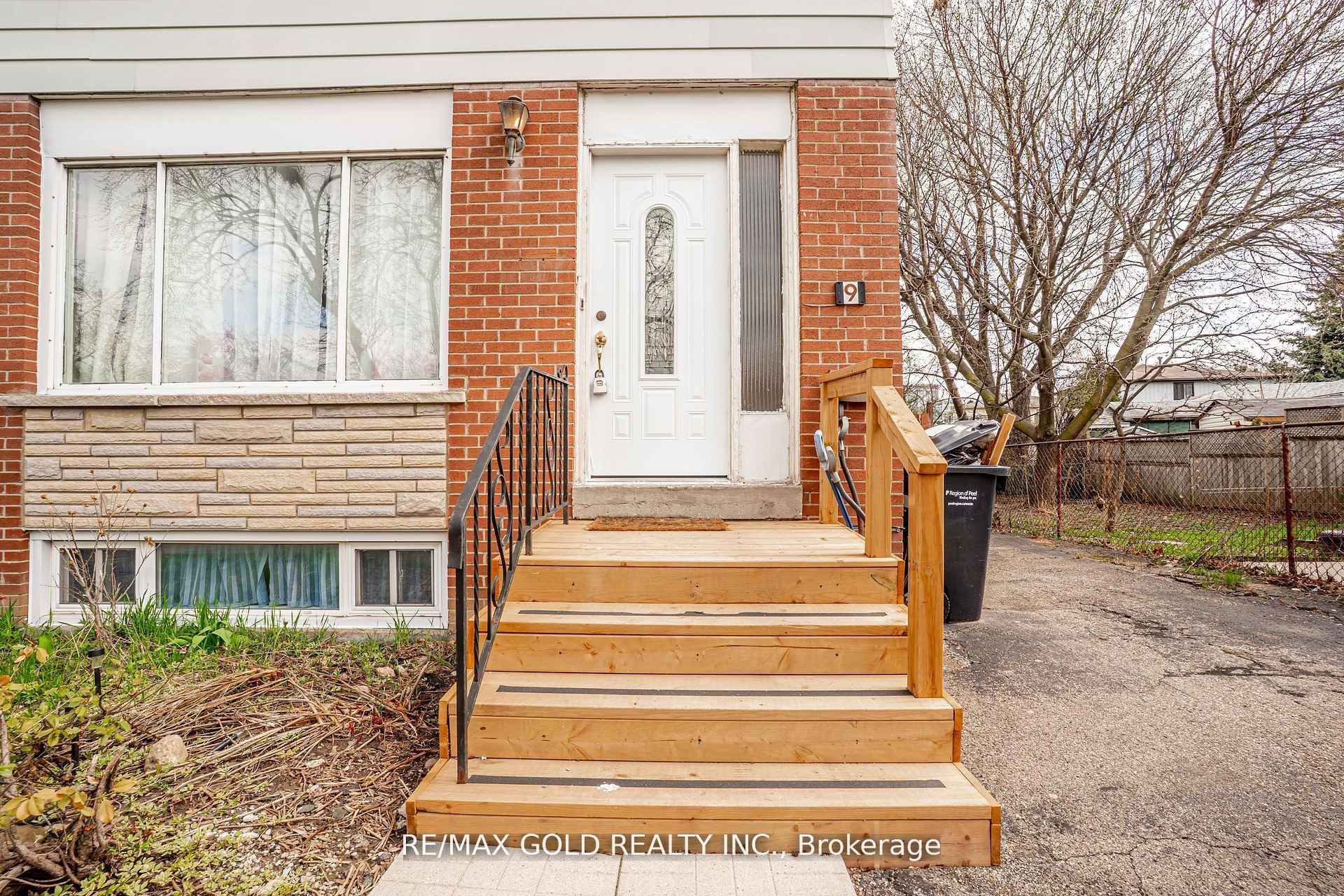 9 Mordon Court, Brampton, ON L6V 2B5 photo 5