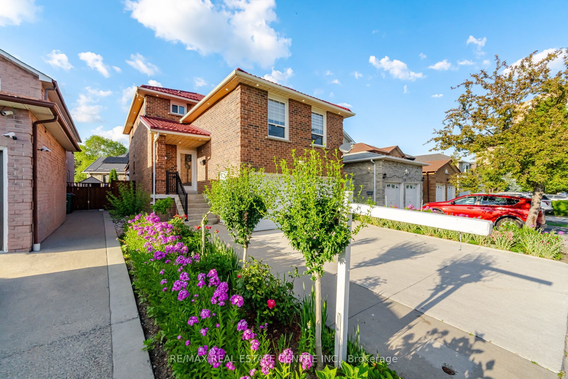 177 Surbray Grove, Mississauga, ON L5B 2E2 photo 2