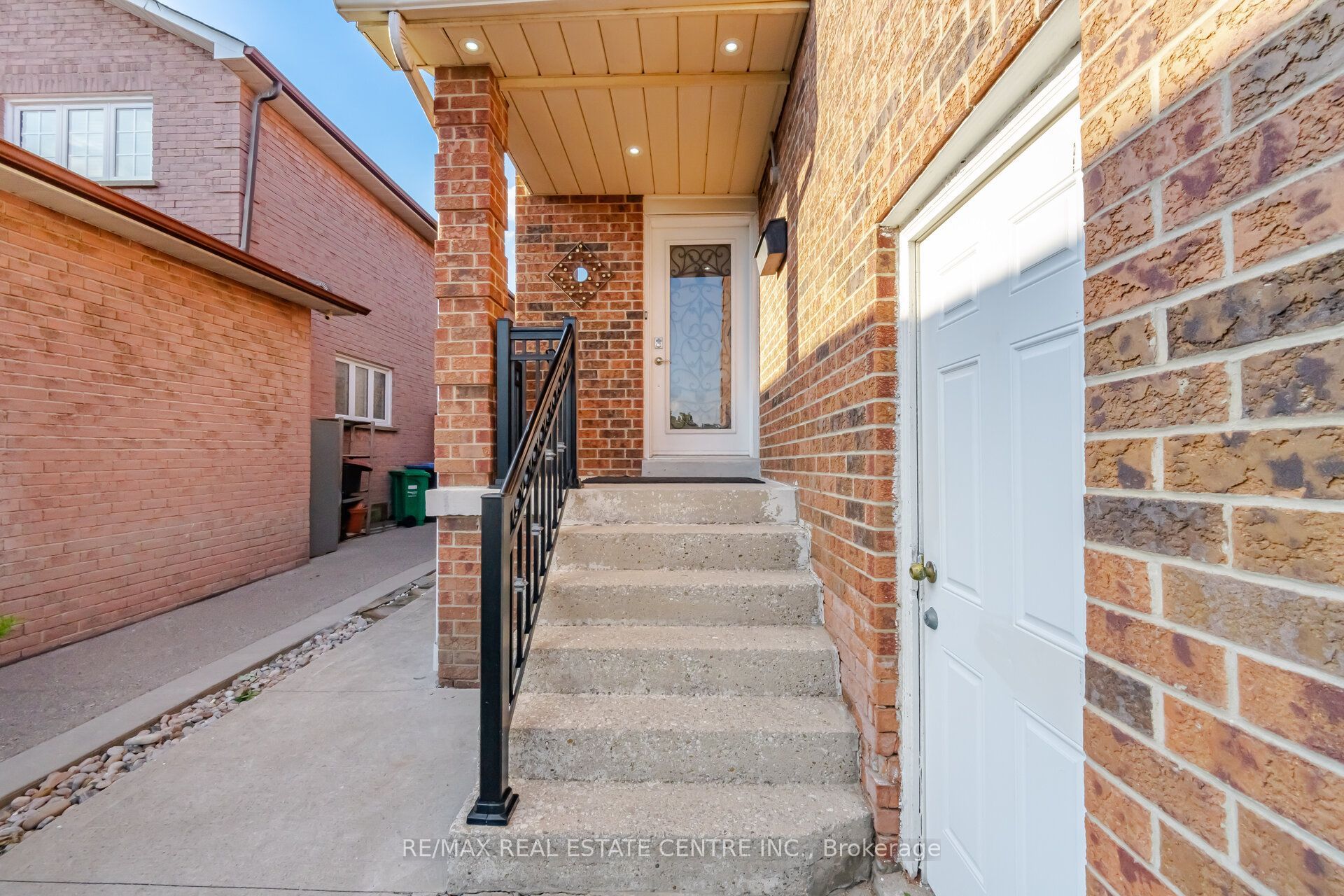 177 Surbray Grove, Mississauga, ON L5B 2E2 photo 5
