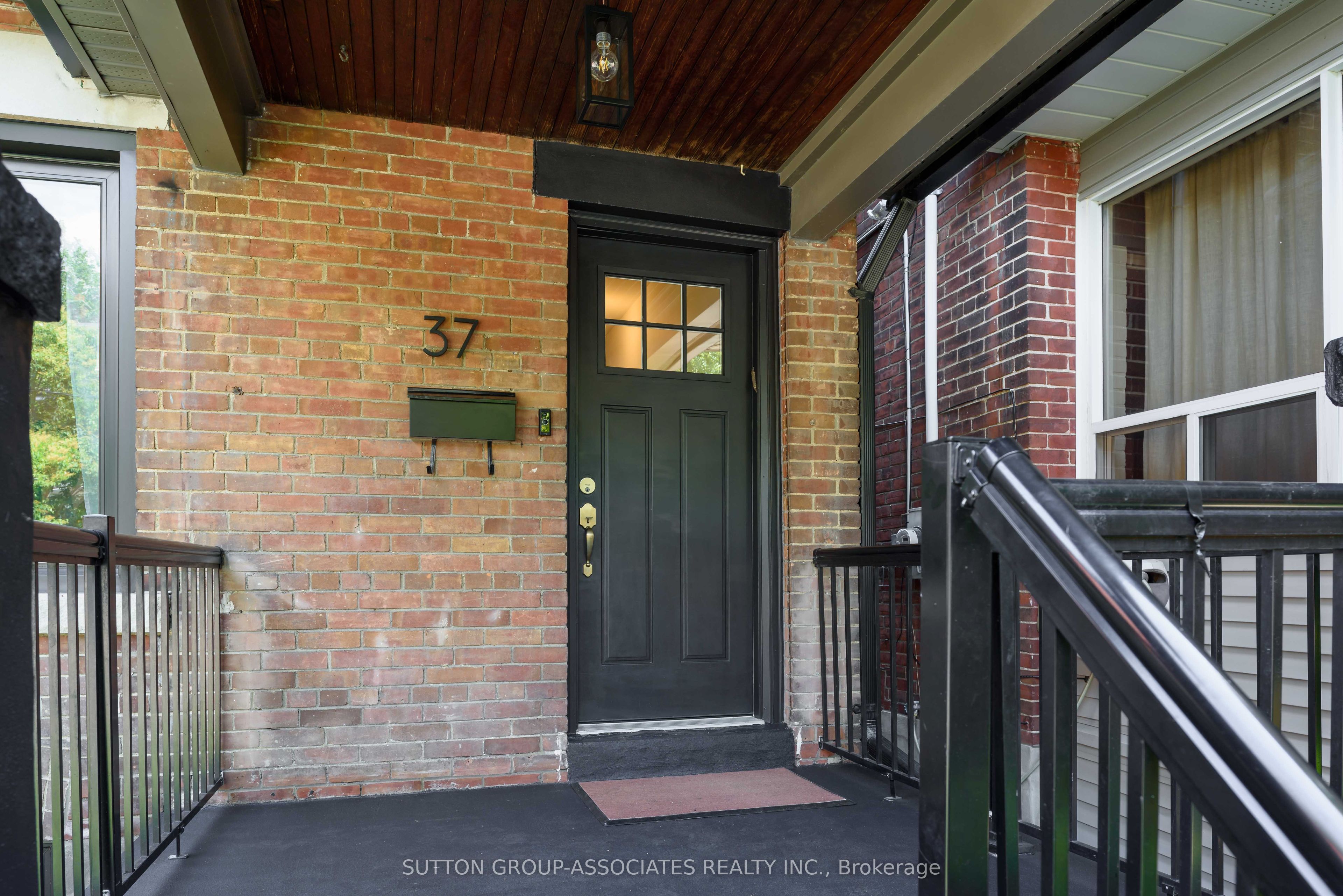 37 Ashburnham Road, Toronto, ON M6H 2K4