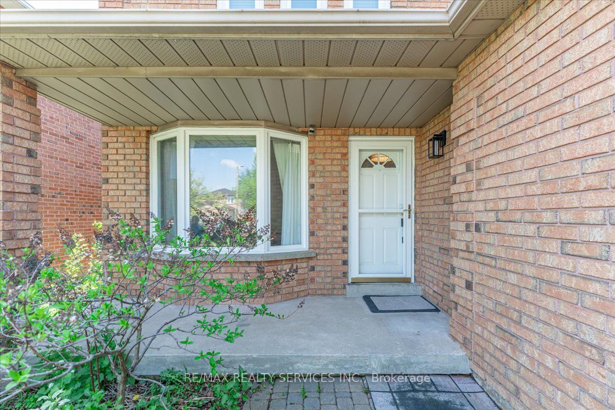 108 Candy Crescent, Brampton, ON L6X 3Z8 photo 5