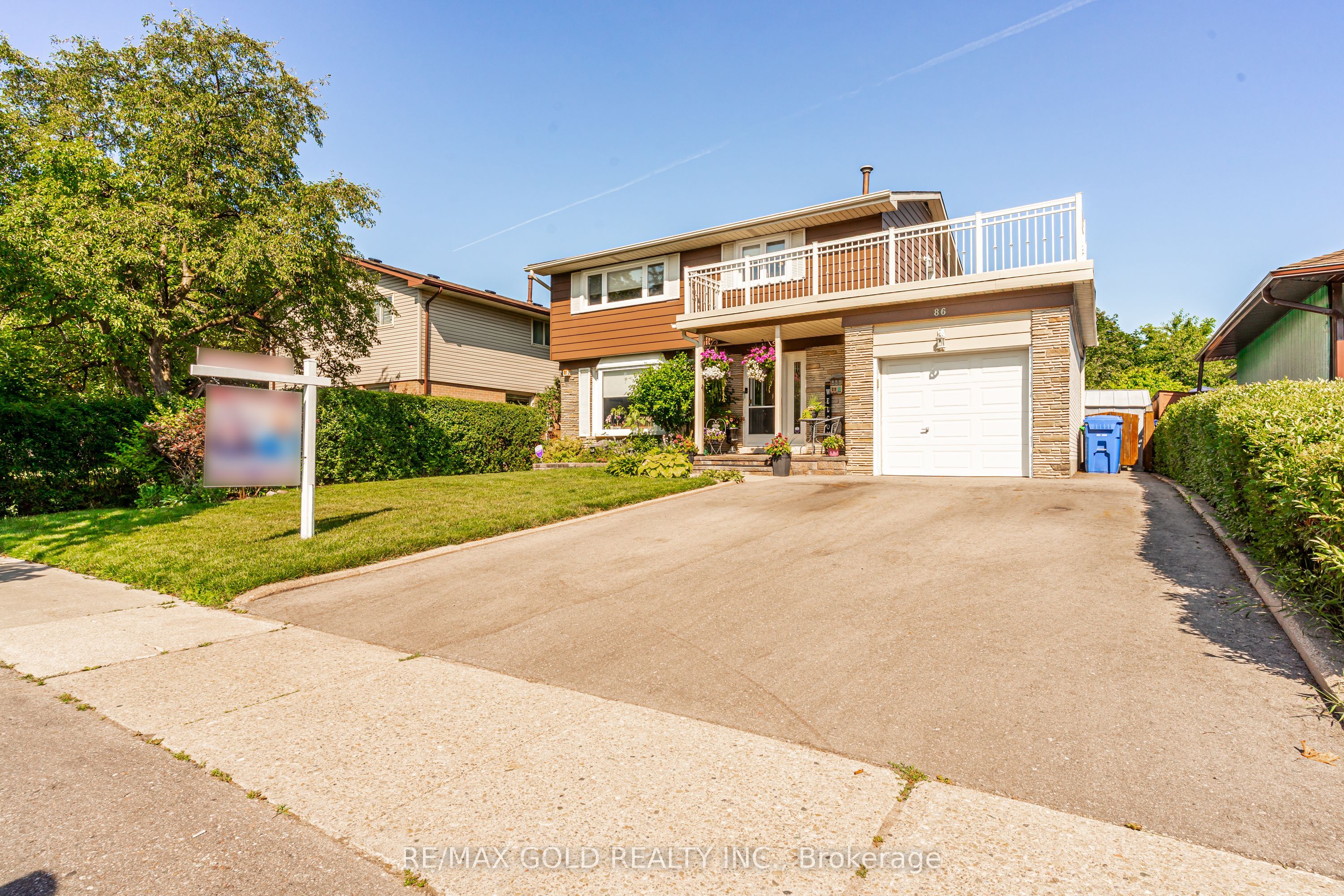 86 Clarence Street, Brampton, ON L6W 1S7 photo 2