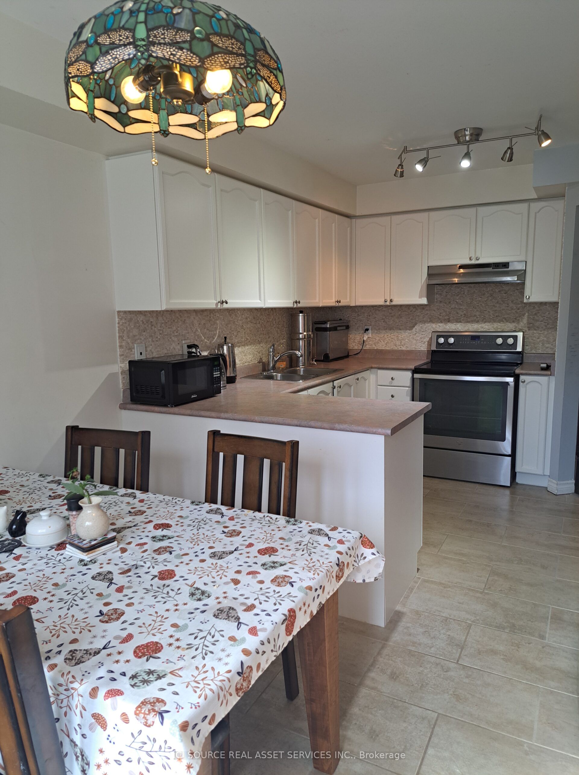 120 Railroad Street 4, Brampton, ON L6X 5A1 photo 2