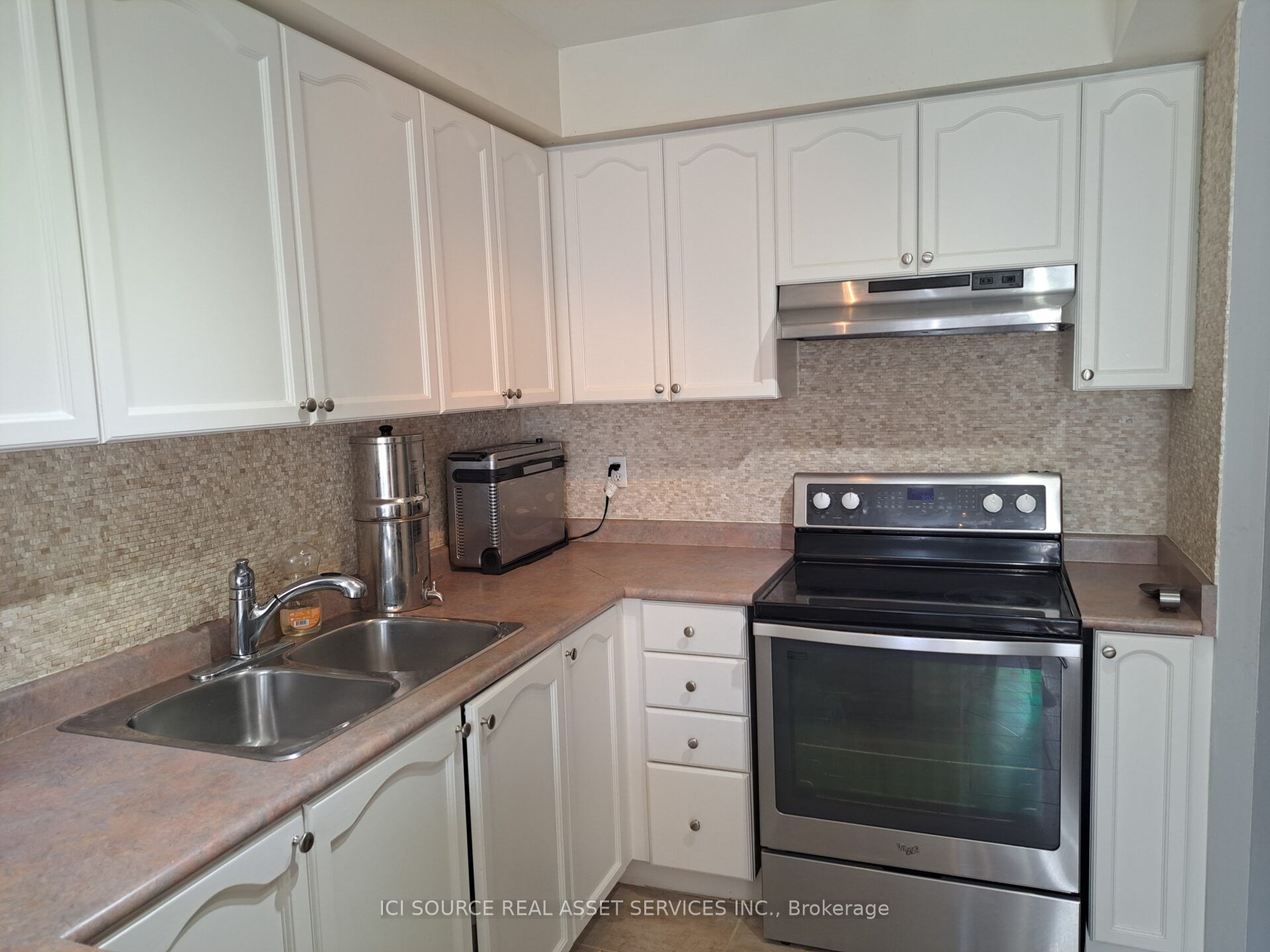 120 Railroad Street 4, Brampton, ON L6X 5A1 photo 4