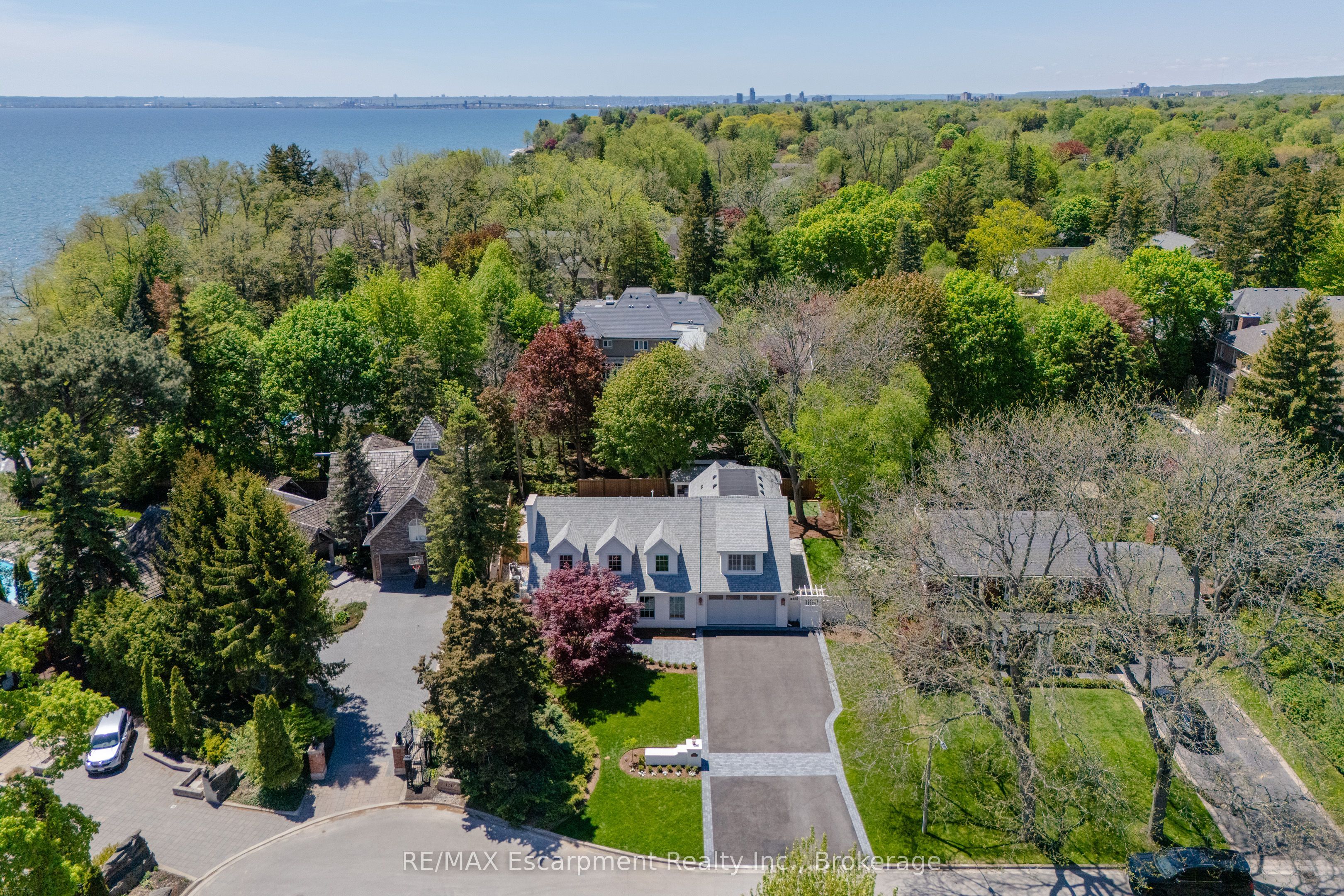 130 Edgecliffe Place, Burlington, ON L7L 3Z3 photo 2