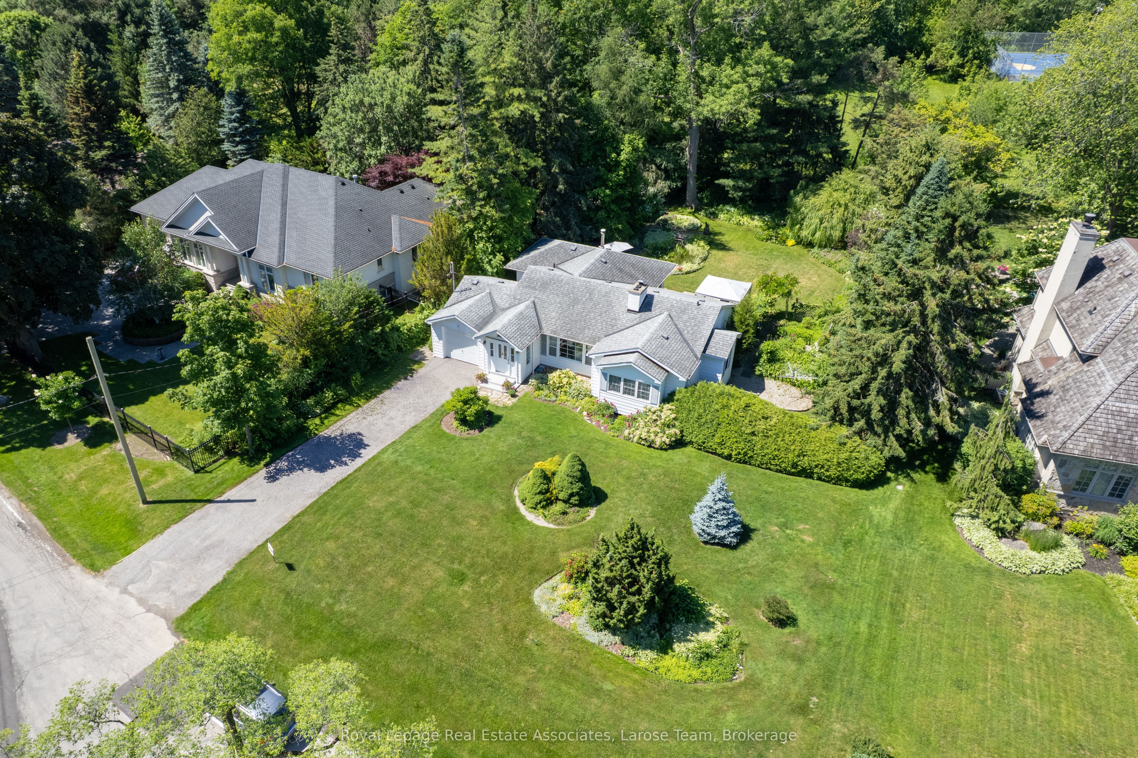 434 Apple Lane, Mississauga, ON L5J 2T1