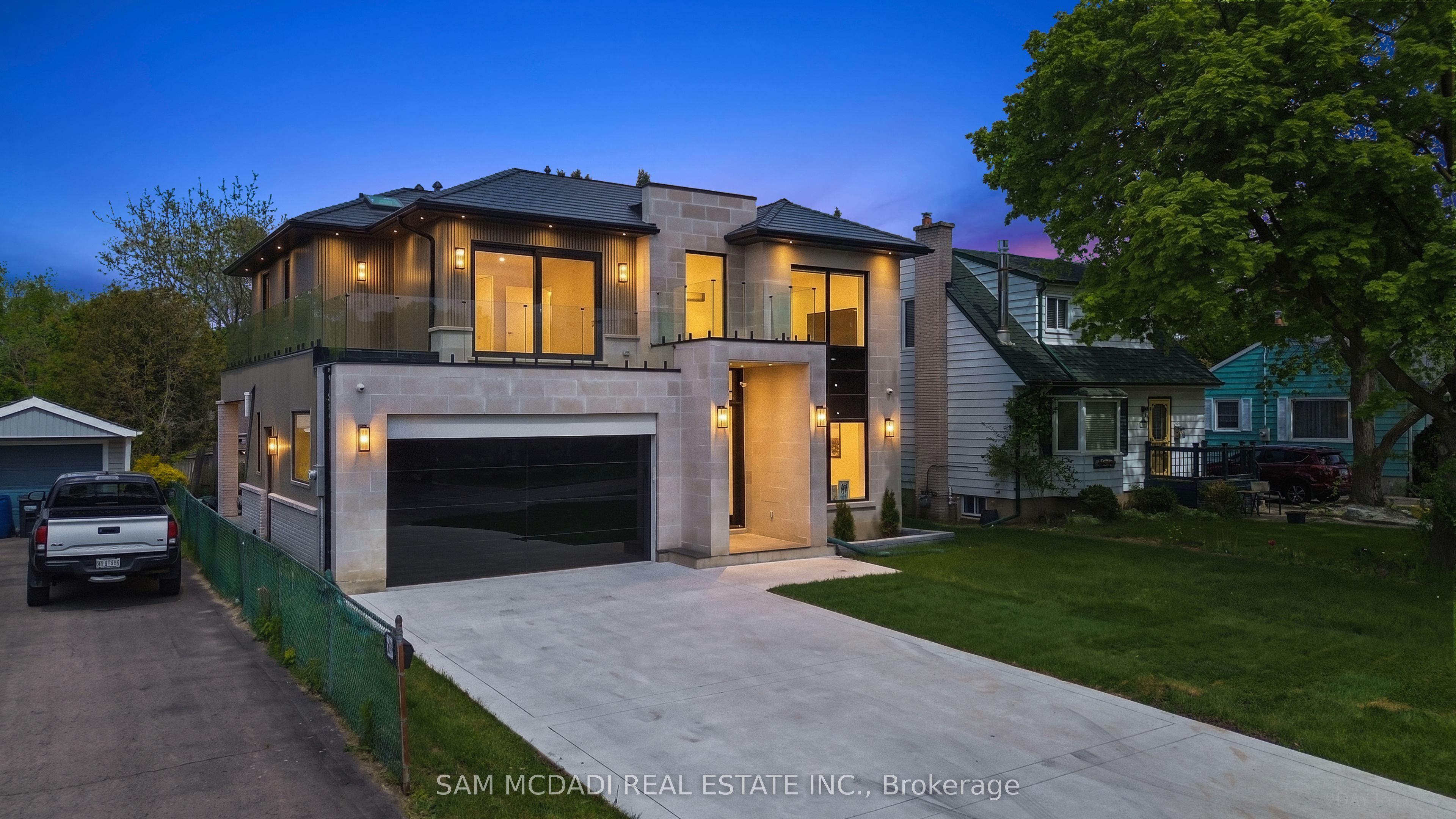 9 Earl Street, Mississauga, ON L5M 1N6 photo 2