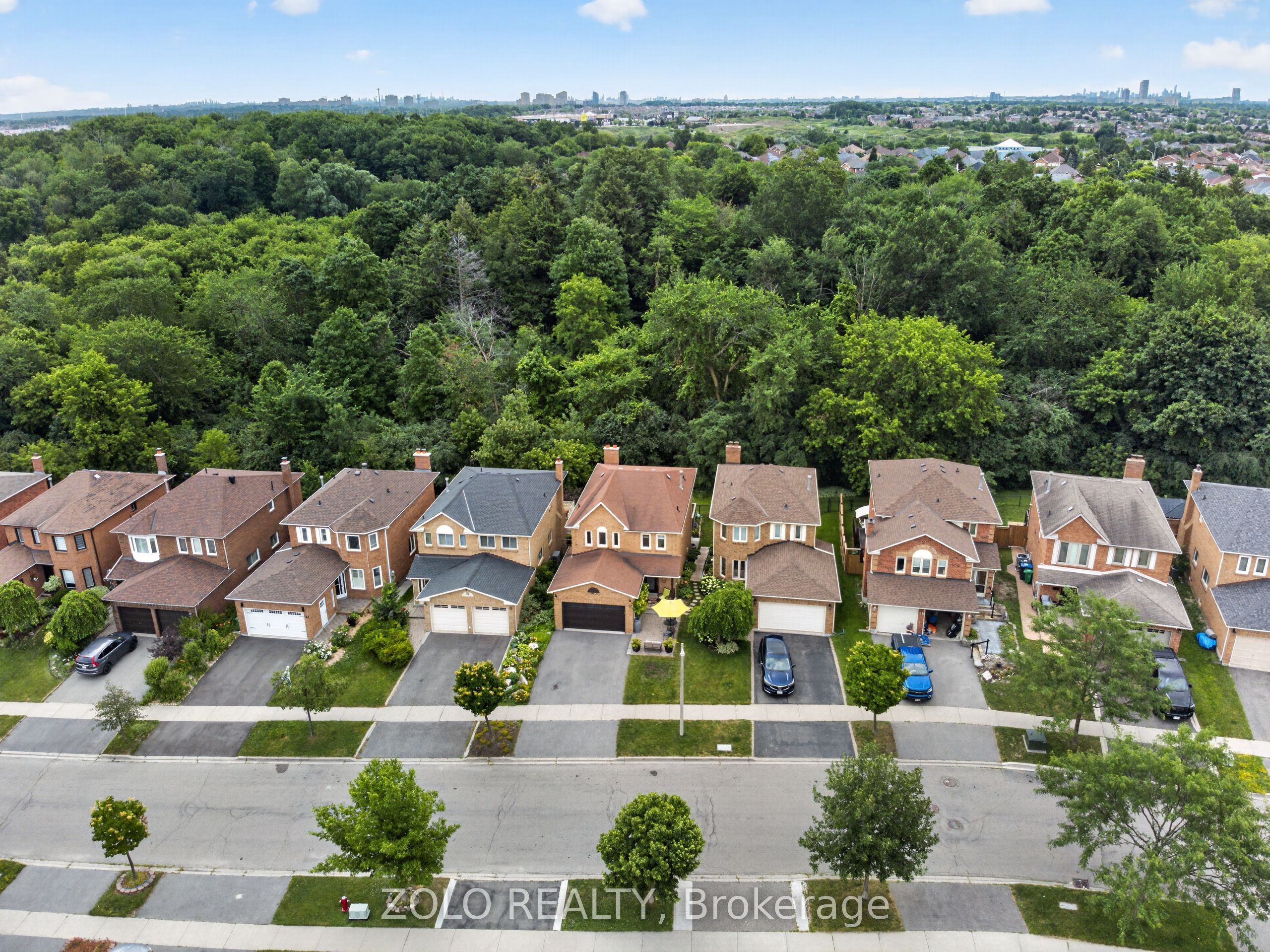 17 Pinellas Drive, Brampton, ON L6Z 3C1 photo 2