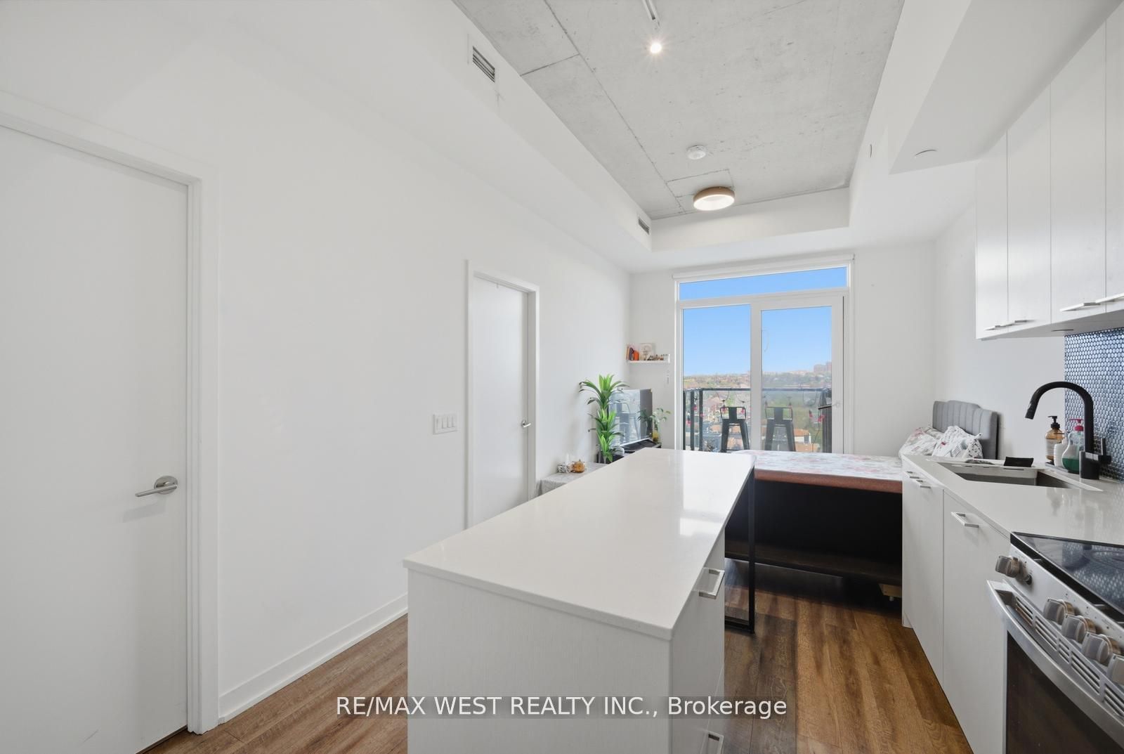 1808 St. Clair Avenue W 801, Toronto, ON M6N 1J5 photo 3