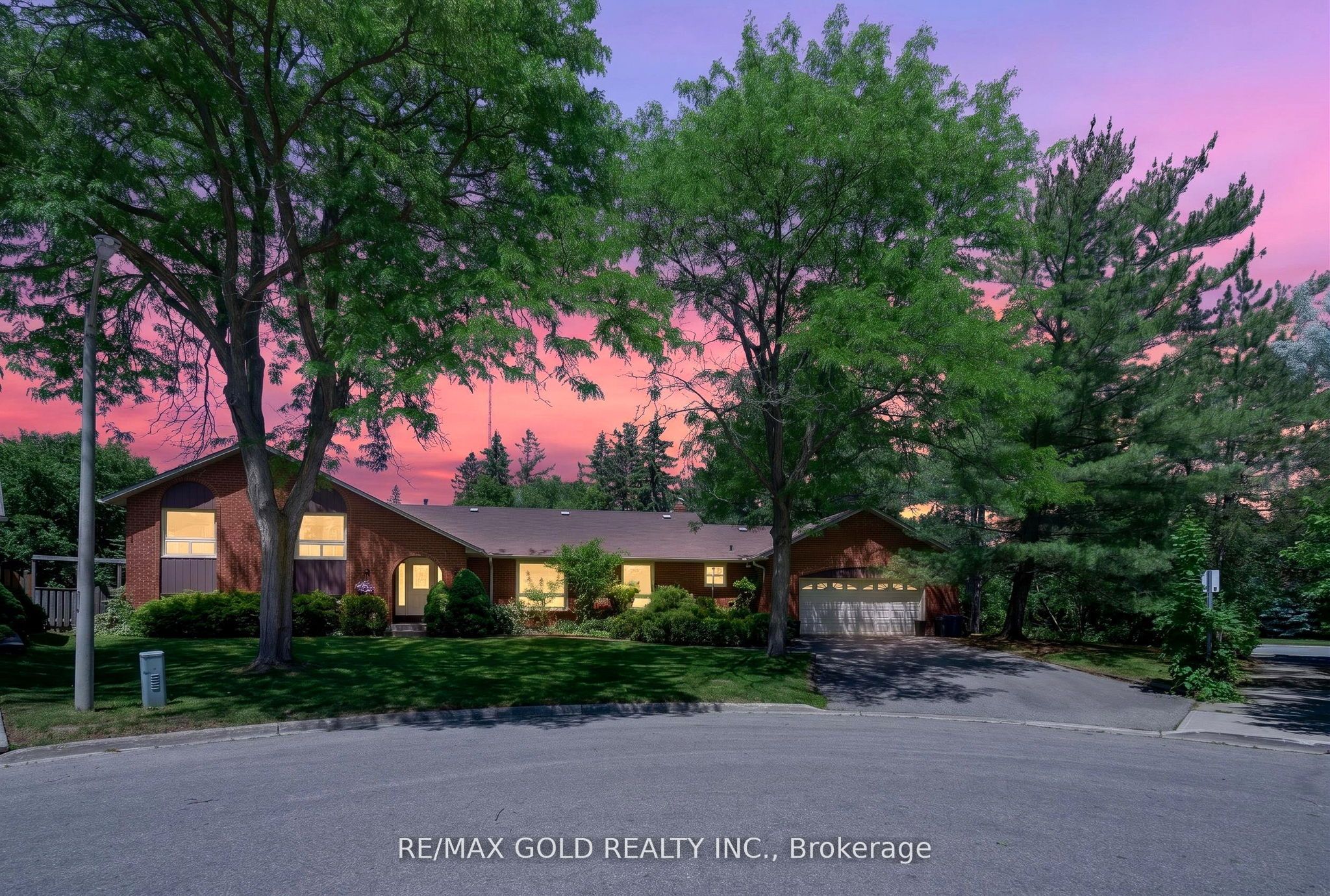14 Cairnmore Court, Brampton, ON L6Z 1T6