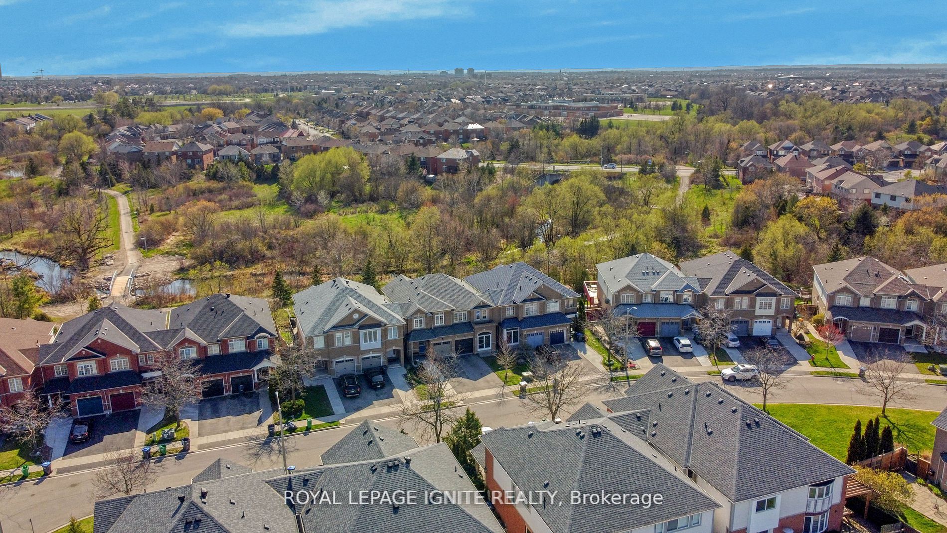 50 Marycroft Court Upper, Brampton, ON L7A 2G3 photo 2