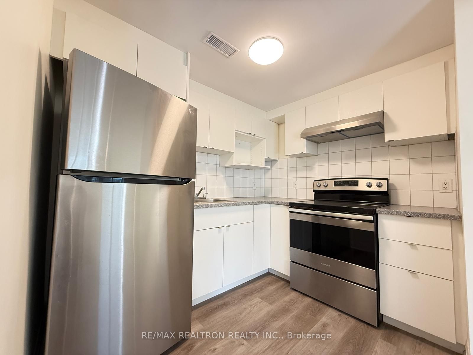 14 Snider Avenue Basement, Toronto, ON M6E 4R9 photo 4